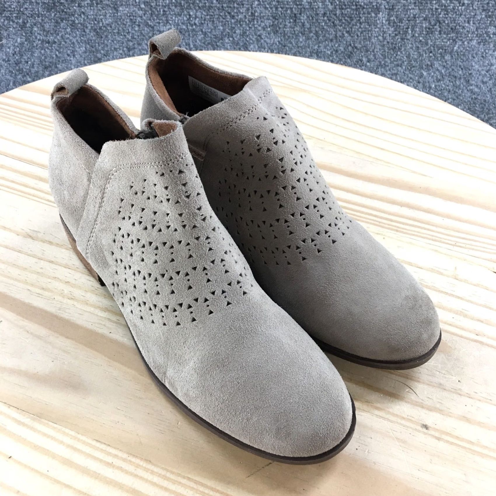 Toms TOMS Boots Womens 6.5 Deia Bootie Beige Perforated Casual Block Heels Ankle Top Boots Size M / US 6-8 / IT 42-44 - 3 Thumbnail
