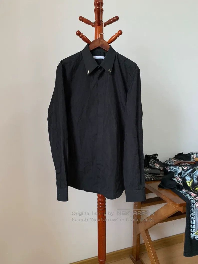 Givenchy Givenchy size 39 Shirt Size US S / EU 44-46 / 1 - 1 Thumbnail