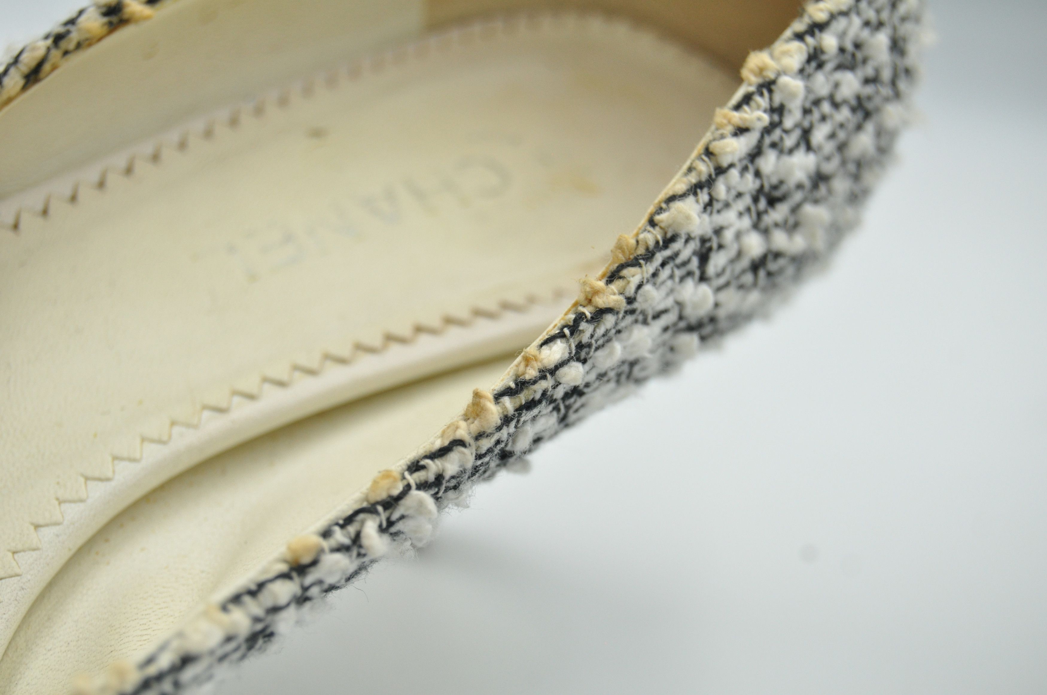 Chanel Chanel - Toe Cap Tweed Pumps Size US 5.5 / IT 35.5 - 8 Thumbnail