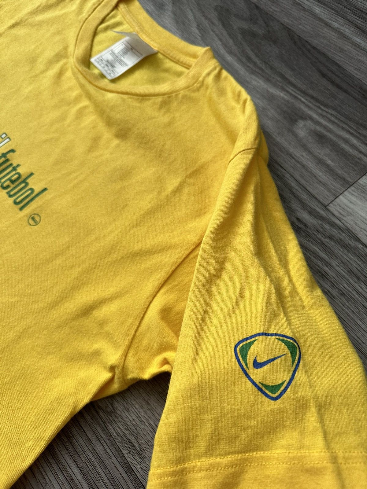 Nike Nike Vintage 90s Brazil Soccer Team Big logo T shirt hype y2 Size US M / EU 48-50 / 2 - 4 Thumbnail