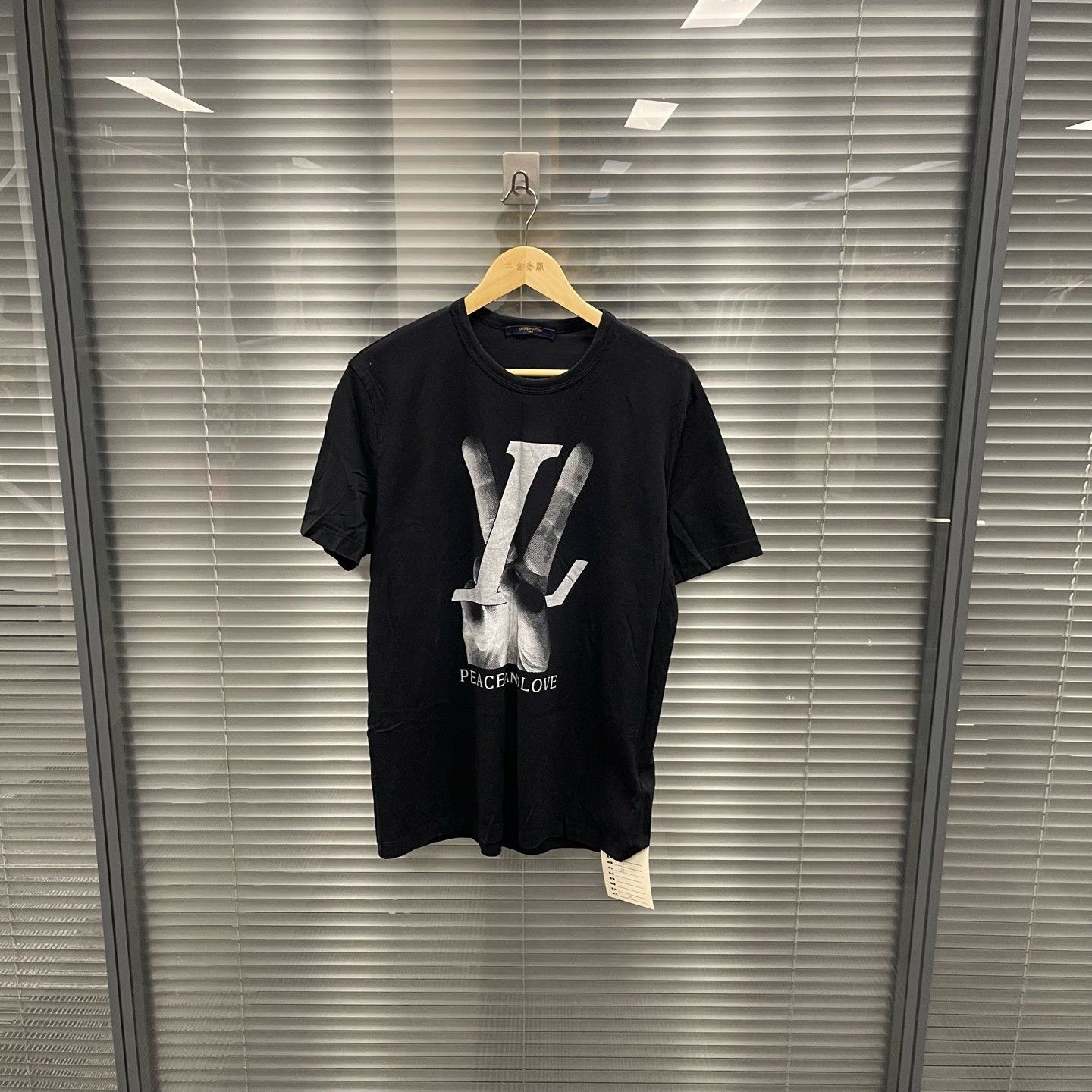 美品 ルイヴィトン PEACE AND LOVE バイカラー Tシャツ 国内発送◇限定ルイヴィトン PEACE AND LOVE Tシャツ◇ (Louis Vuitton