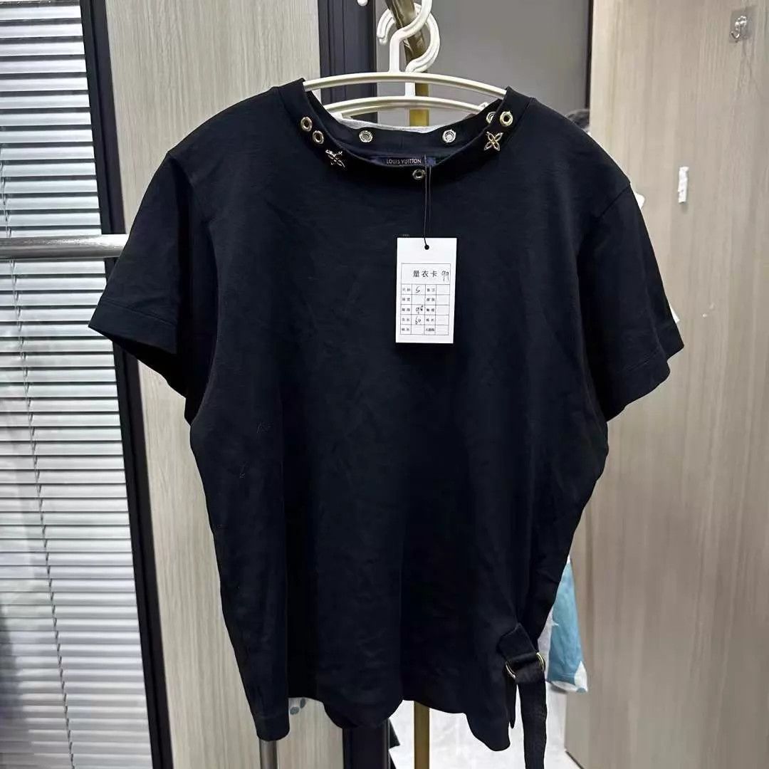 Louis Vuitton LV 99 New Neck Metal Logo Short Sleeve T-shirt Size S Size S / US 4 / IT 40 - 1 Thumbnail