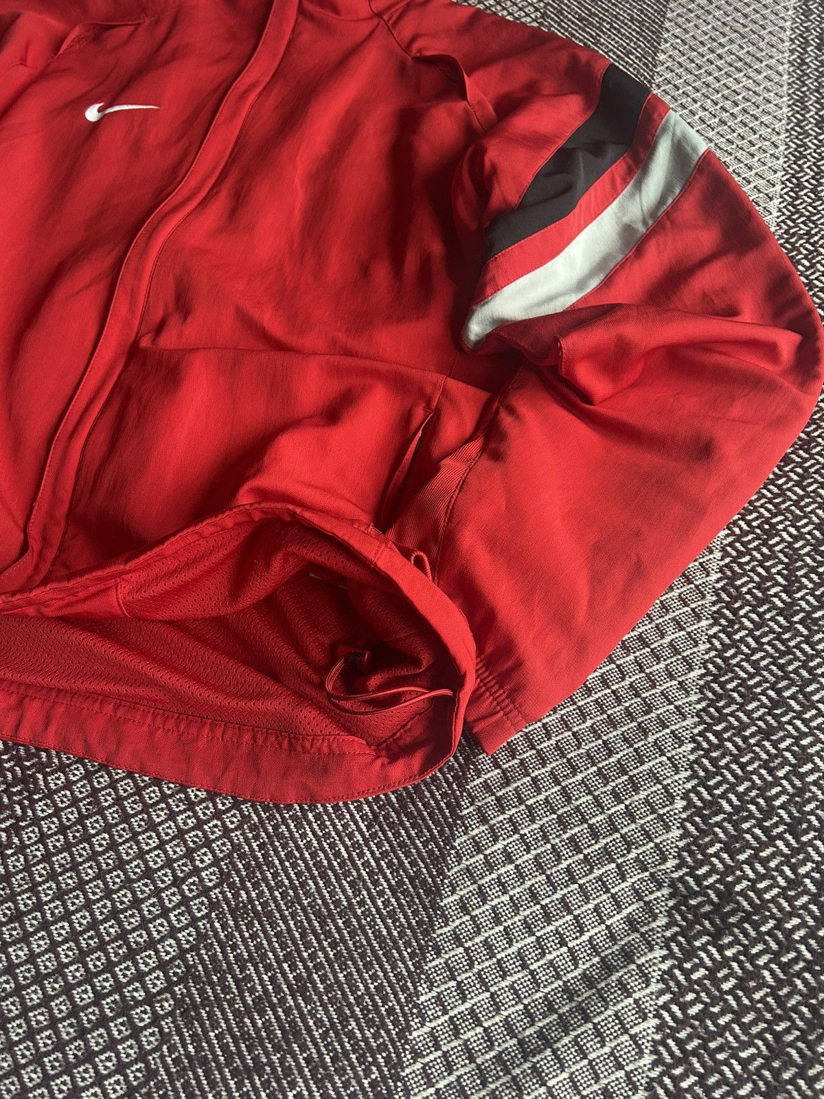Vintage Vintage Nike Track Jacket Sports Style Red Streetwear SZ L Size US L / EU 52-54 / 3 - 7 Thumbnail