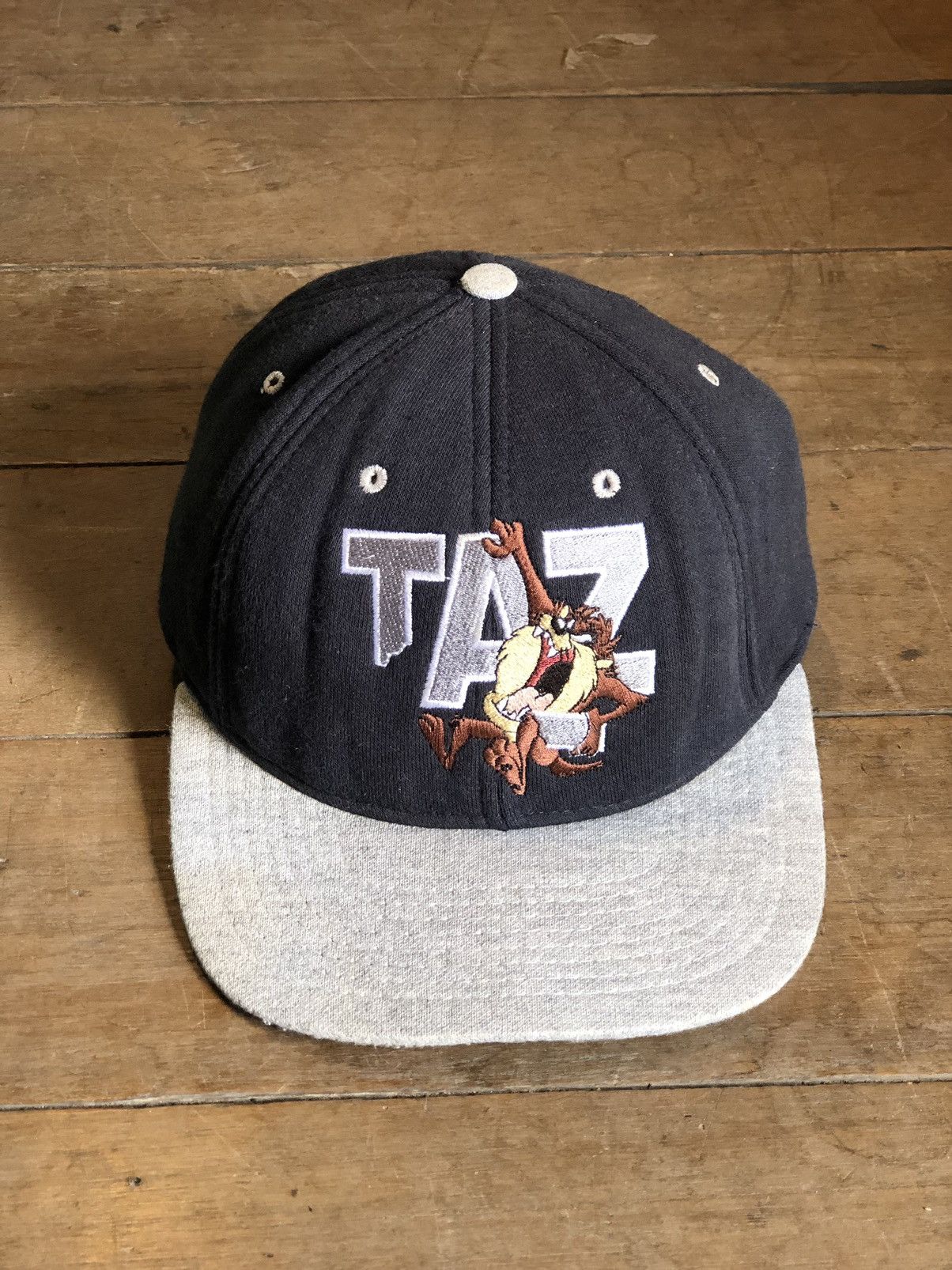 Disney × Vintage VINTAGE 1996 WARNER BROS TAZMANIAN DEVIL Size 40 - 1 Thumbnail