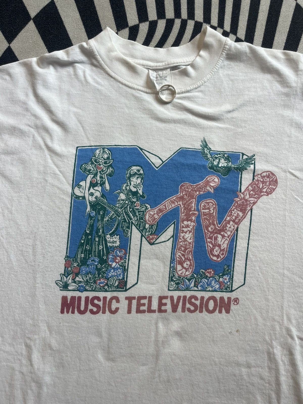 Mtv Vintage MTV music television Flower Power 90’s Tshirt Size US XL / EU 56 / 4 - 6 Thumbnail