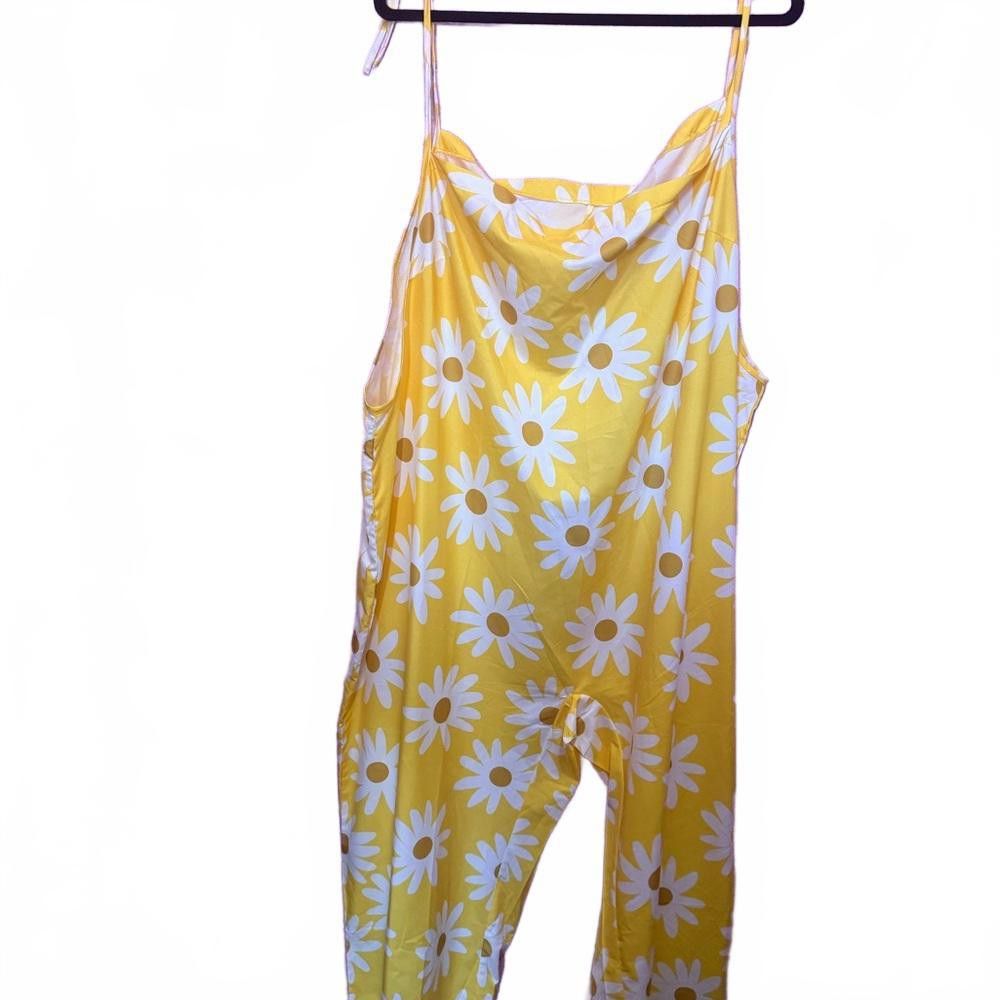 Designer Sunny Daisy Print Jumpsuit Size 42" / US 20 - 3 Thumbnail