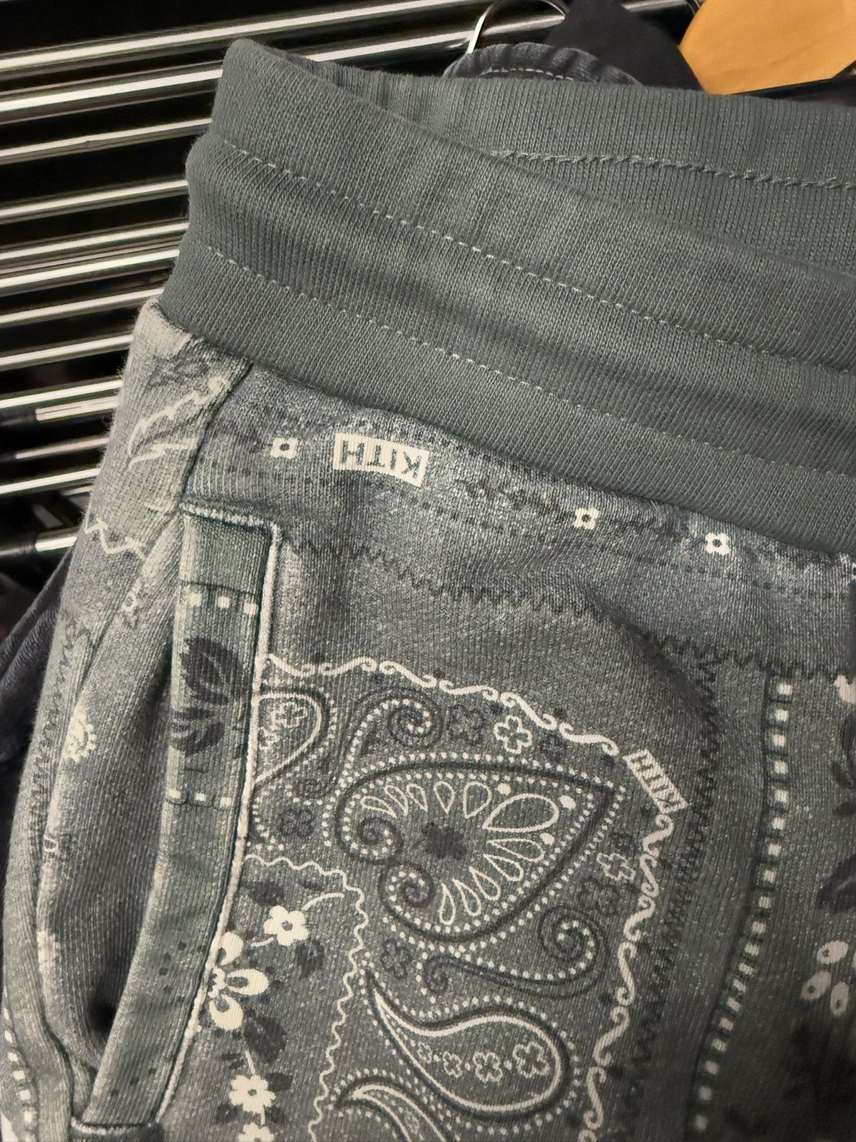 Kith Kith Grey Bandana Print Elastic Drawstring Sweatpants Medium Size US 32 / EU 48 - 2 Thumbnail