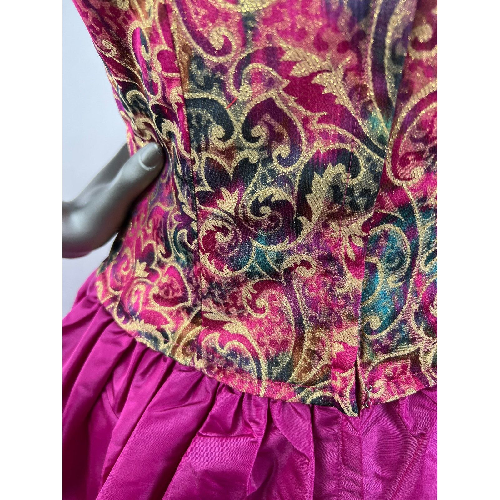 Vintage Vintage 1980s Victor Costa Fuchsia Dress Crystal Buttons SM Size S / US 4 / IT 40 - 8 Thumbnail