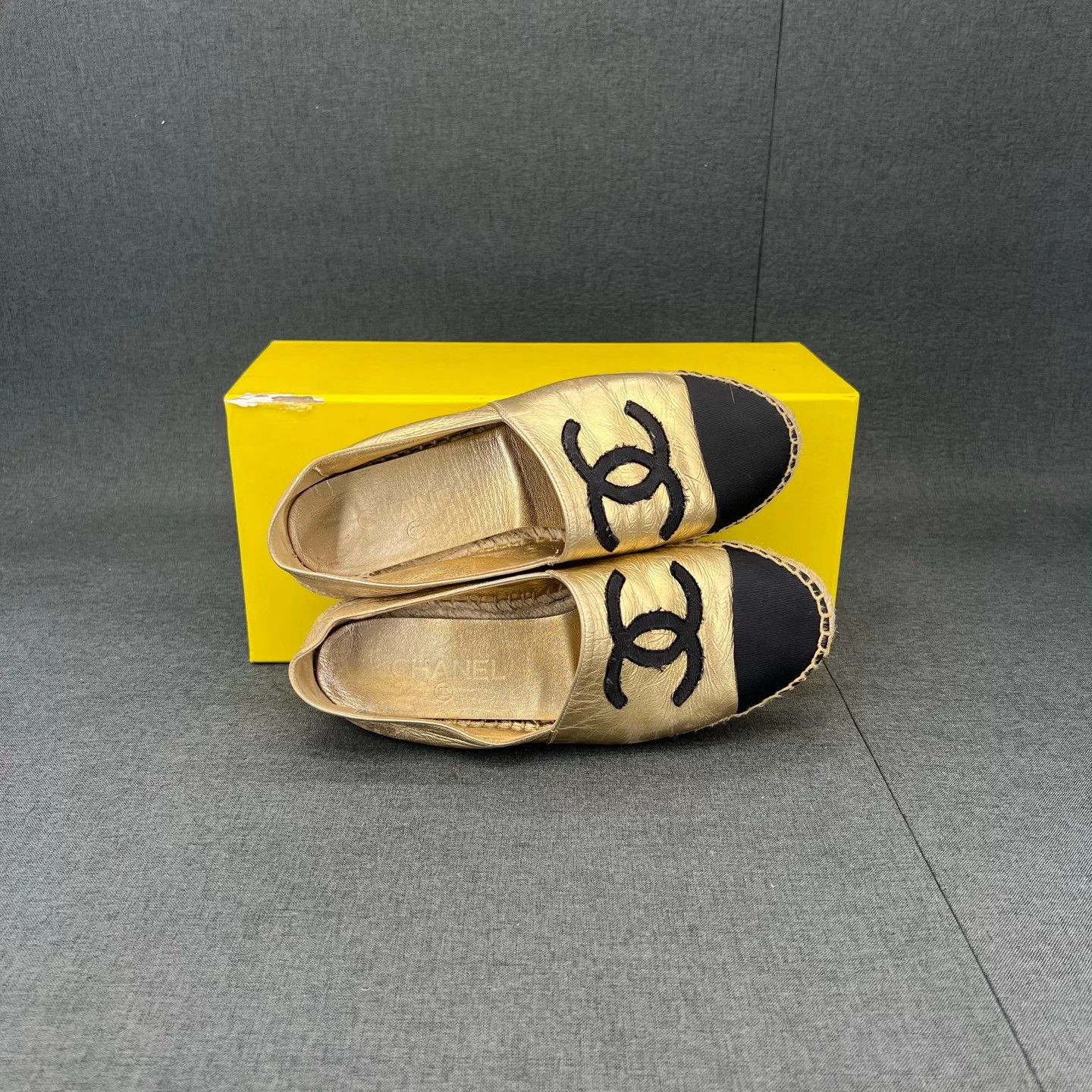 Chanel Chanel Classic CC Black & Gold Fisherman Shoes 38 Size US 7 / IT 37 - 7 Thumbnail