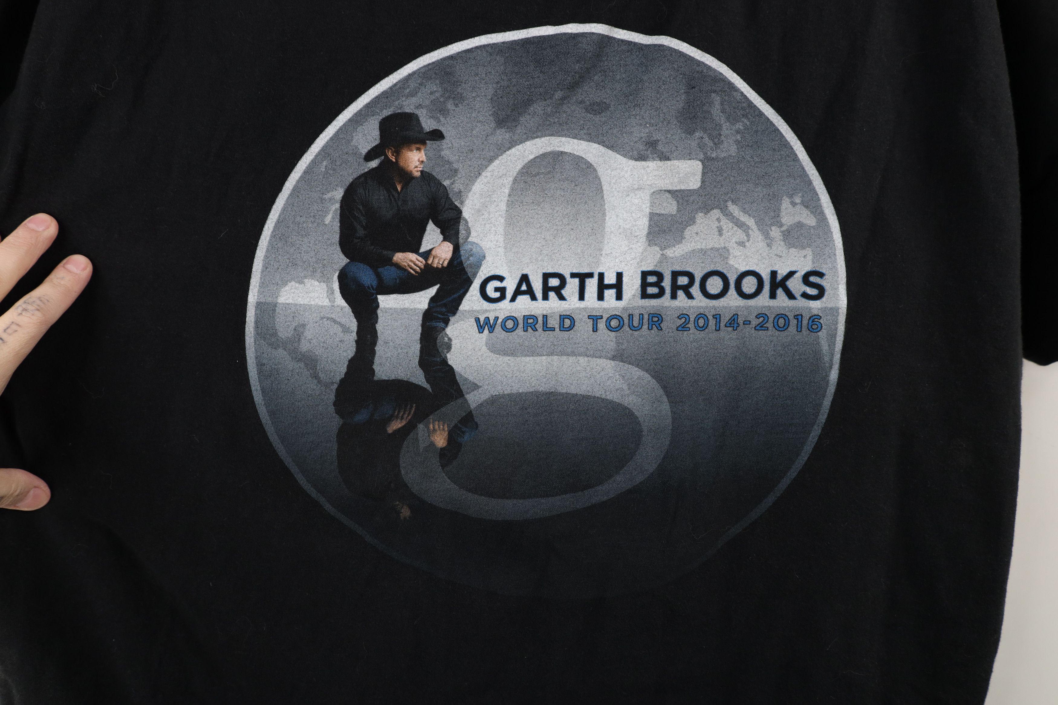 Vintage Vintage Y2K World Tour Garth Brooks Band T-Shirt Black Size US XXL / EU 58 / 5 - 4 Thumbnail