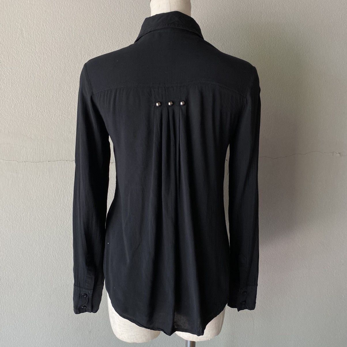 Japanese Brand GHOST OF HARLEM Punk Y2K Black Pleated Pearl Button Shirt Size S / US 4 / IT 40 - 2 Thumbnail