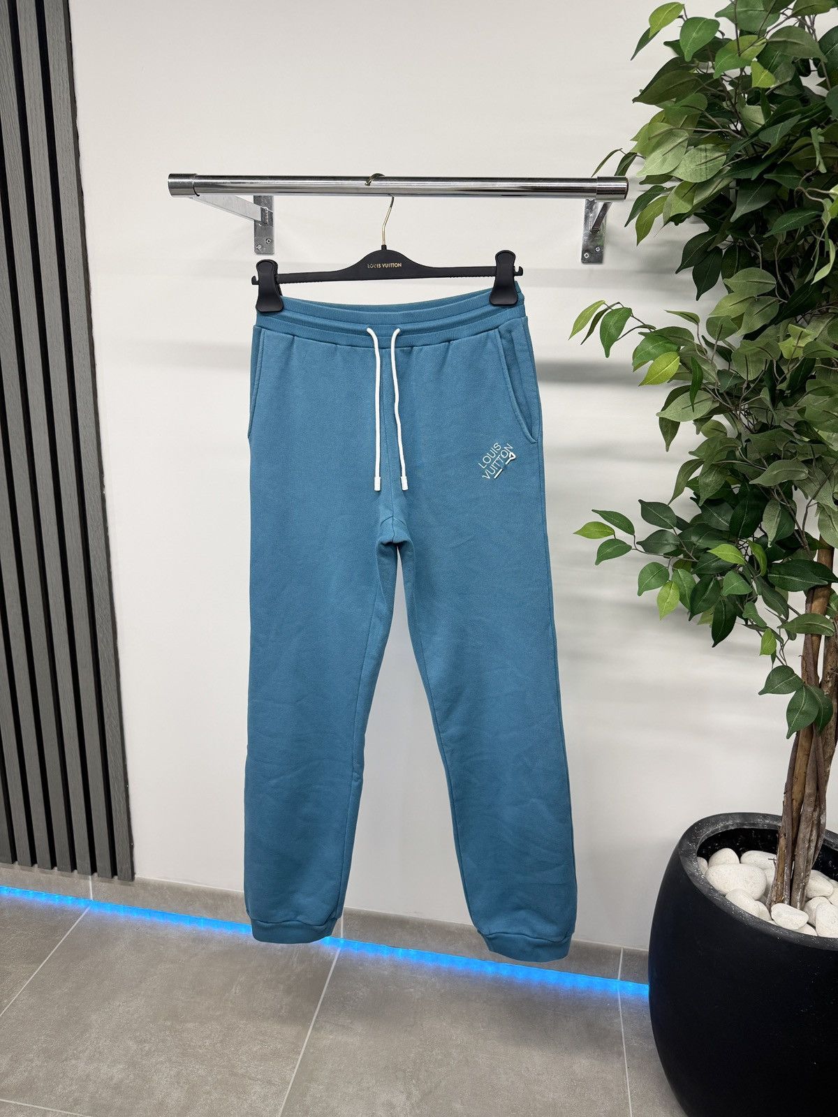 Louis Vuitton Louis Vuitton 1ABIX1 Signature Trousers Noir Blue RRP £835 Size US 30 / EU 46 - 1 Thumbnail