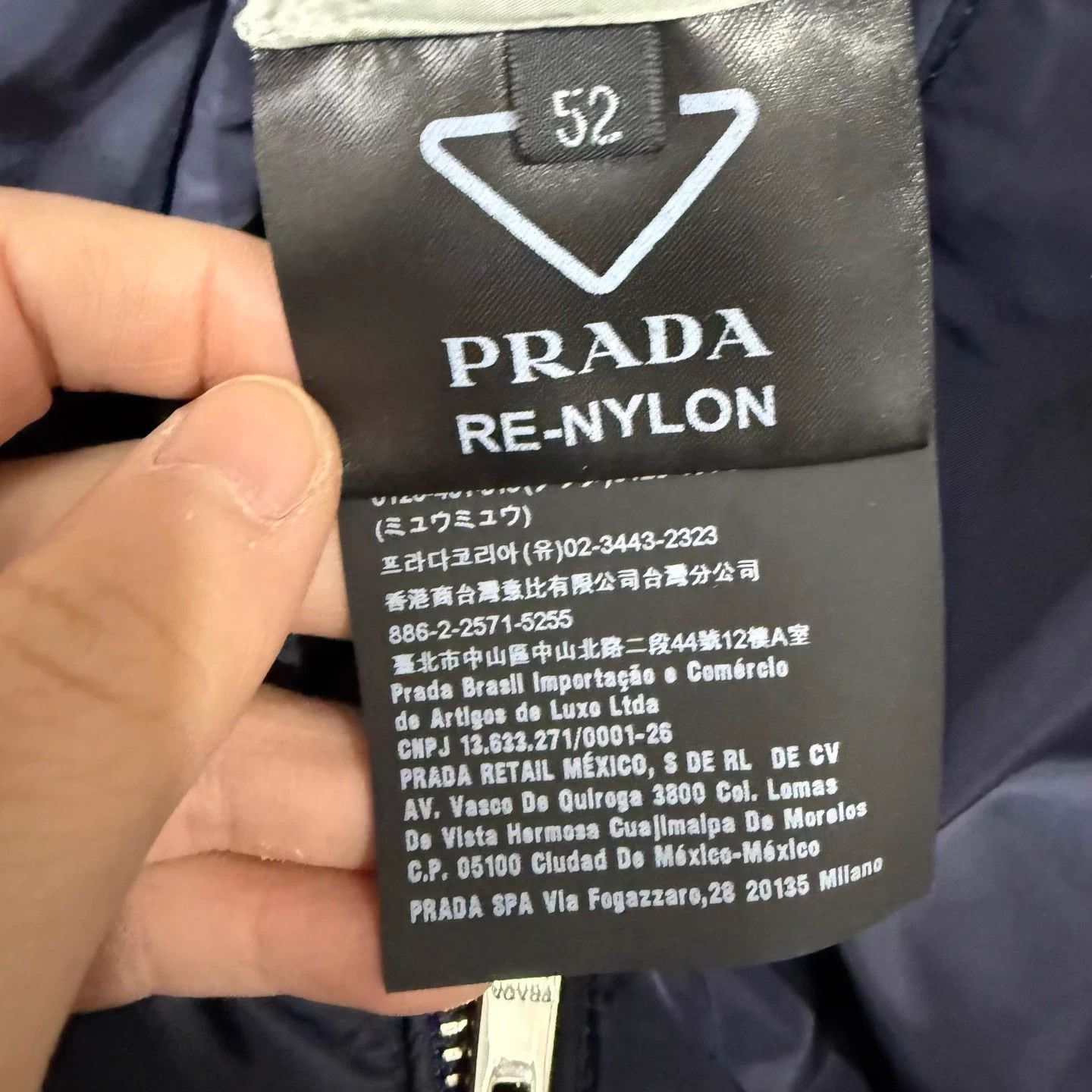Prada Prada recycled nylon triangle logo 2-sided 52 99new jkt Size US L / EU 52-54 / 3 - 4 Thumbnail