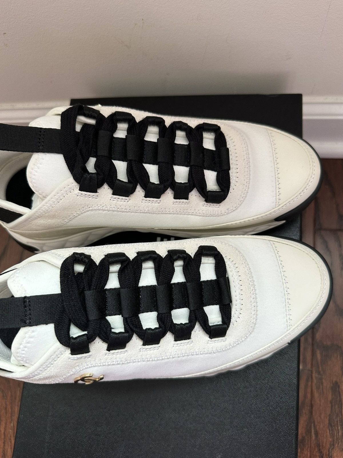 Chanel Chanel REV Sneaker Ivory size 35.5 Size US 5.5 / IT 35.5 - 6 Thumbnail