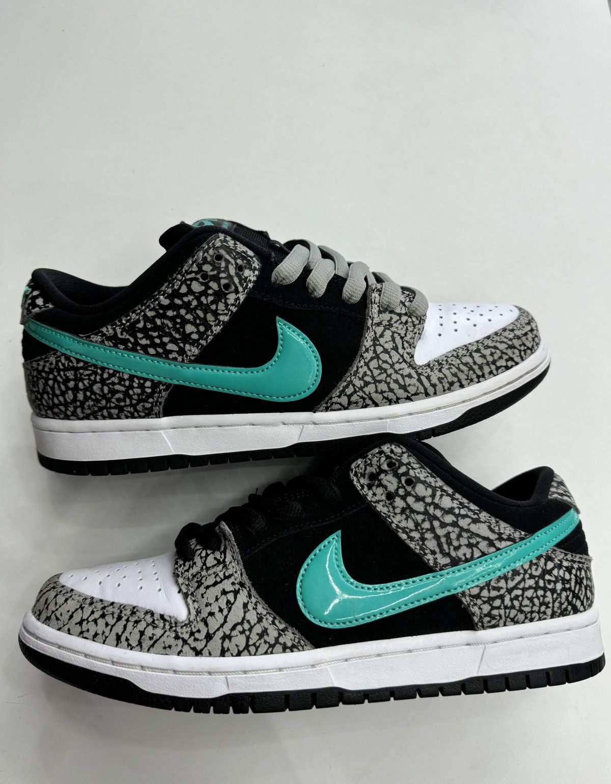 Nike SB Dunk Low Atmos Elephant