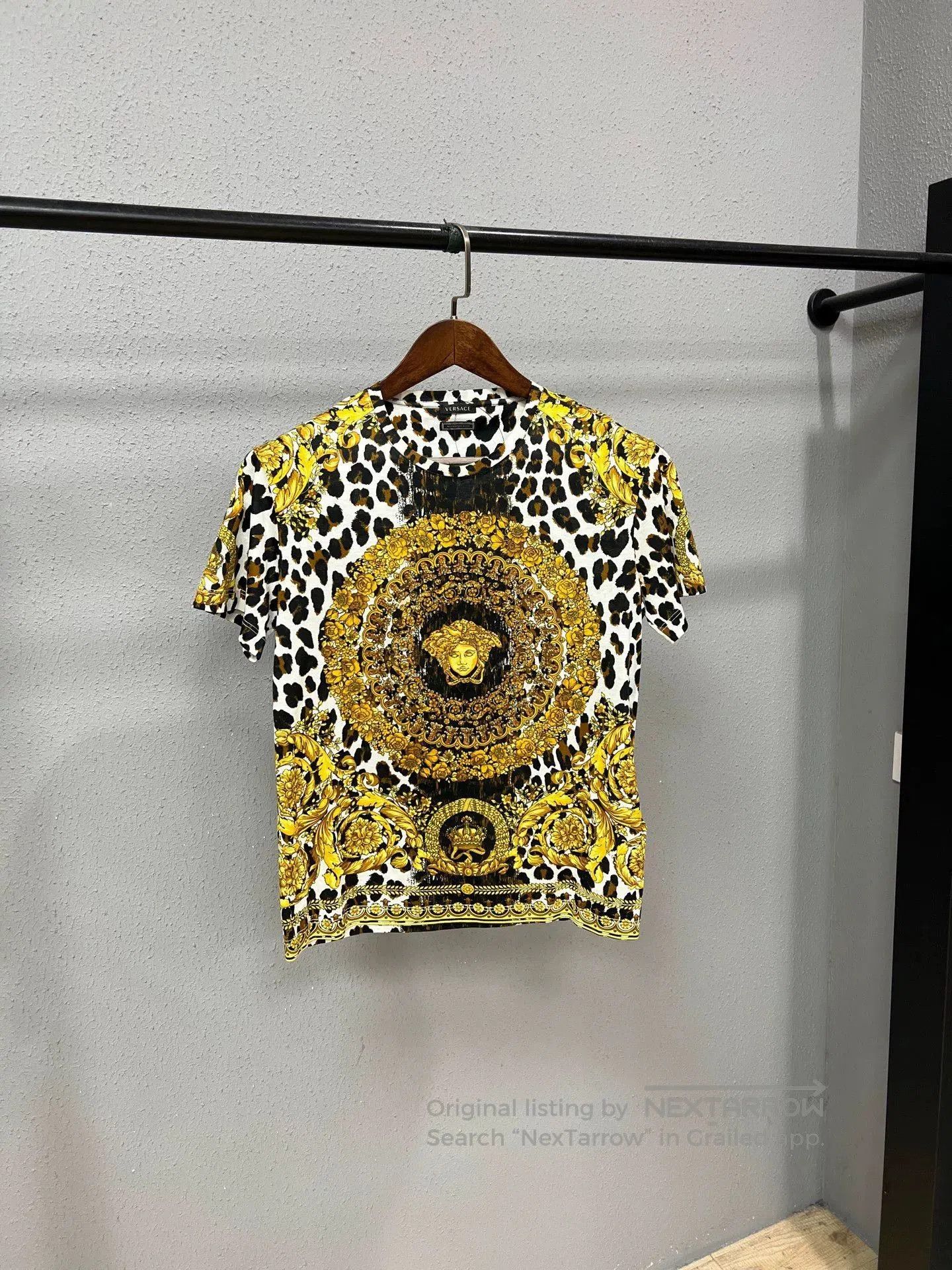 Versace Versace Gold Leopard Print Short-Sleeve. Size XS / US 0-2 / IT 36-38 - 1 Thumbnail