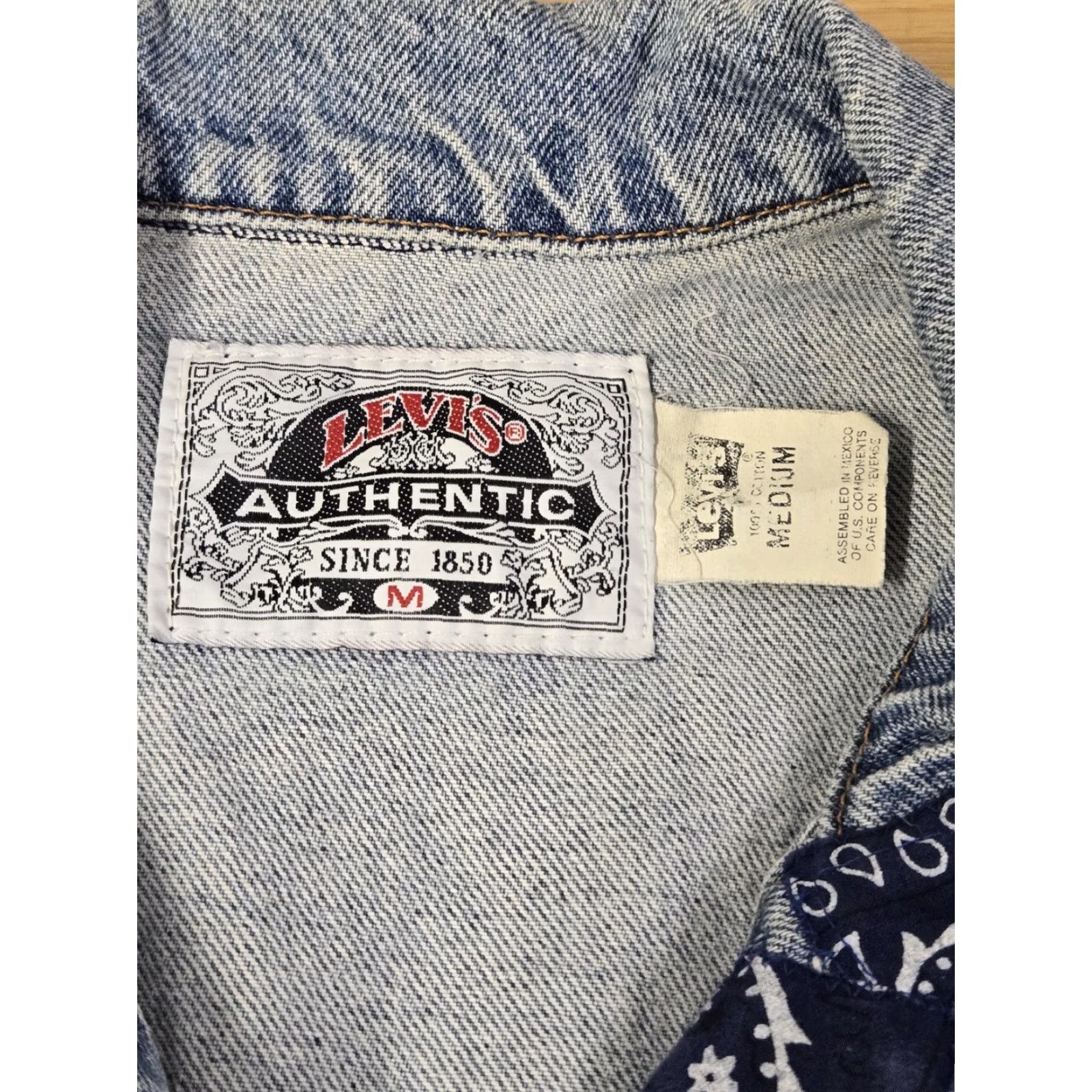 Levi's VINTAGE Levi's Jacket Mens M Blue Denim Bandana Patch Trucker Coat 90s Mens Size US M / EU 48-50 / 2 - 6 Thumbnail