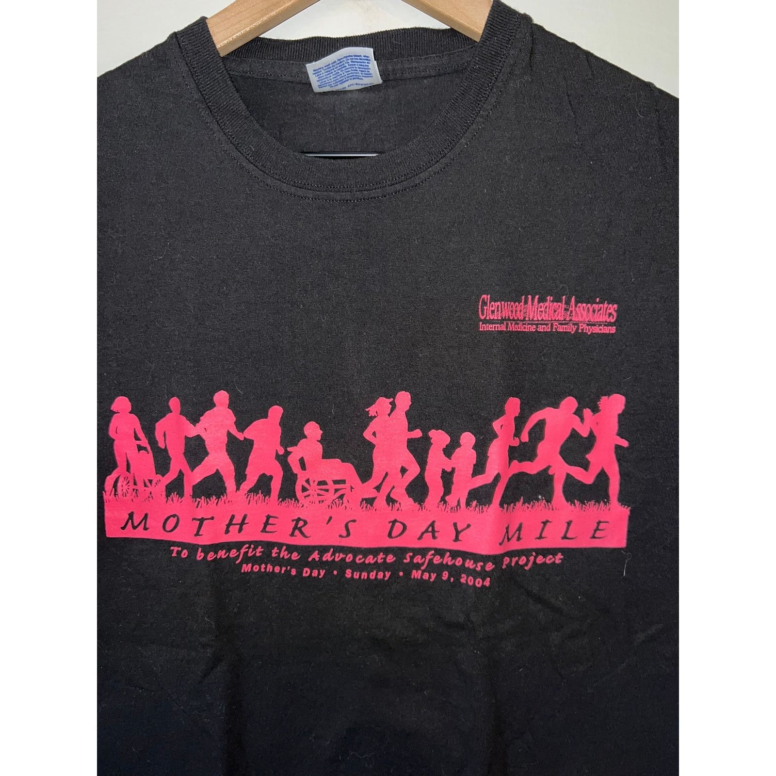 Hanes Vintage Mothers Day Shirt Mile Running Black Tee Graphic S Size US S / EU 44-46 / 1 - 4 Thumbnail