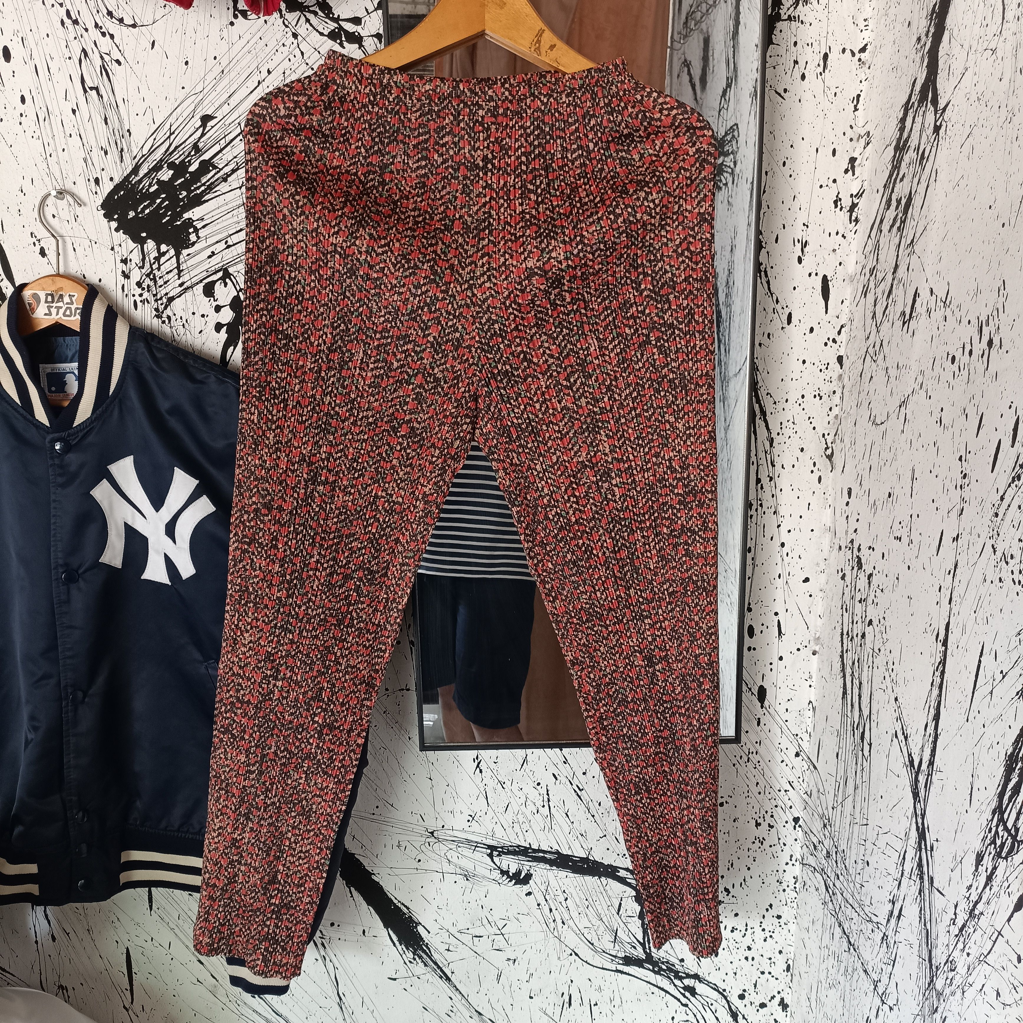 Pleats Please Issey Miyake Pleats Please Issey Miyake Size 27" / US 4 / IT 40 - 2 Thumbnail