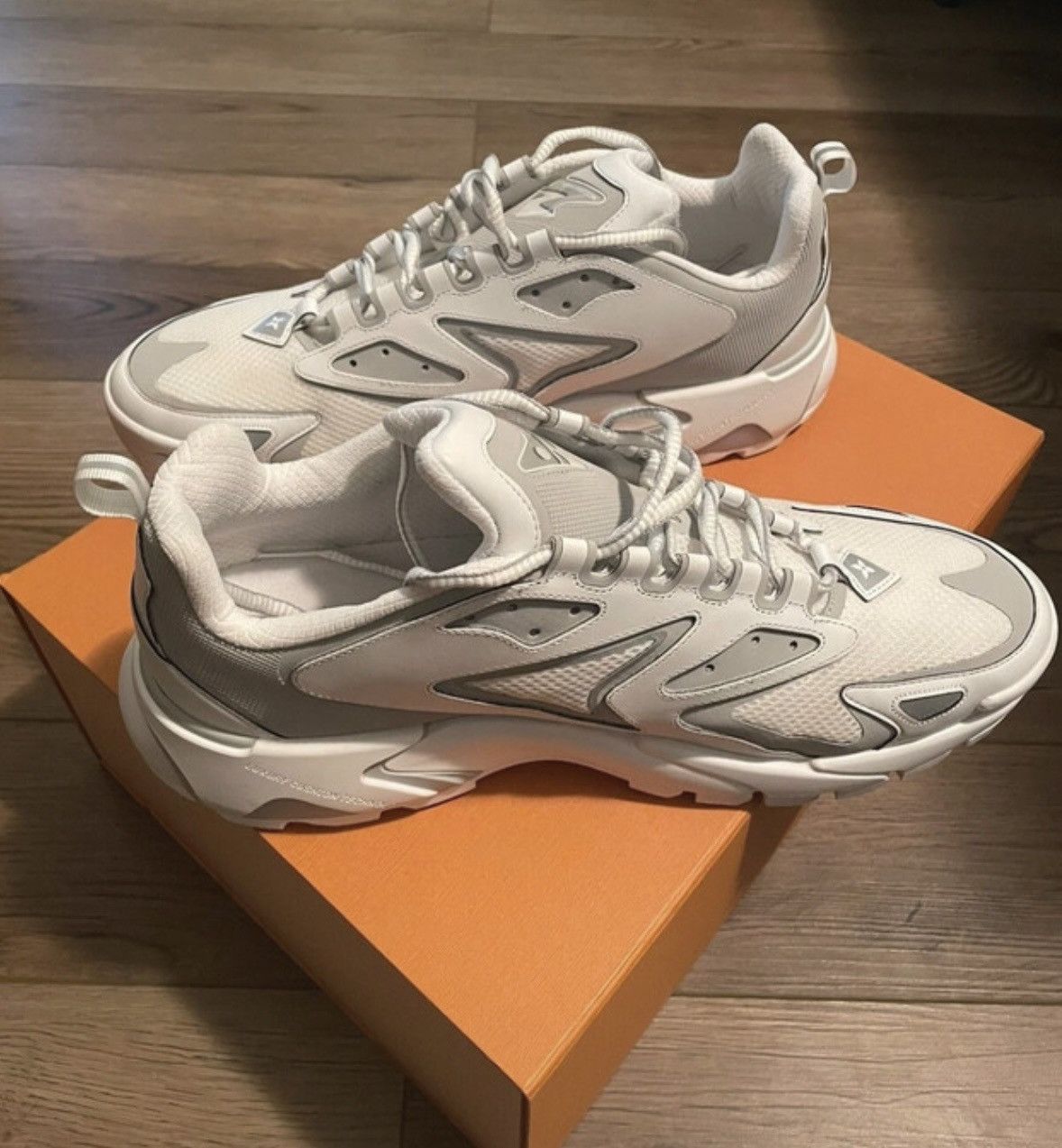 Louis Vuitton Louis Vuitton Tactic Runner White Size US 11 / EU 44 - 2 Thumbnail