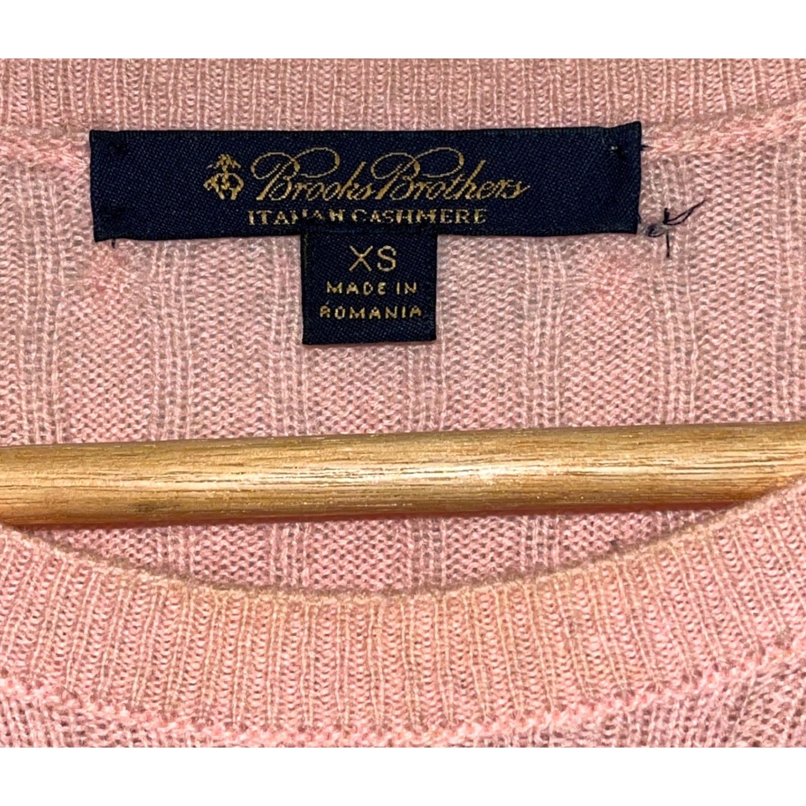 Brooks Brothers VINTAGE Brooks Brothers Women’s Pink Italian Cashmere Cable Knit Sweater XS Size XS / US 0-2 / IT 36-38 - 4 Thumbnail