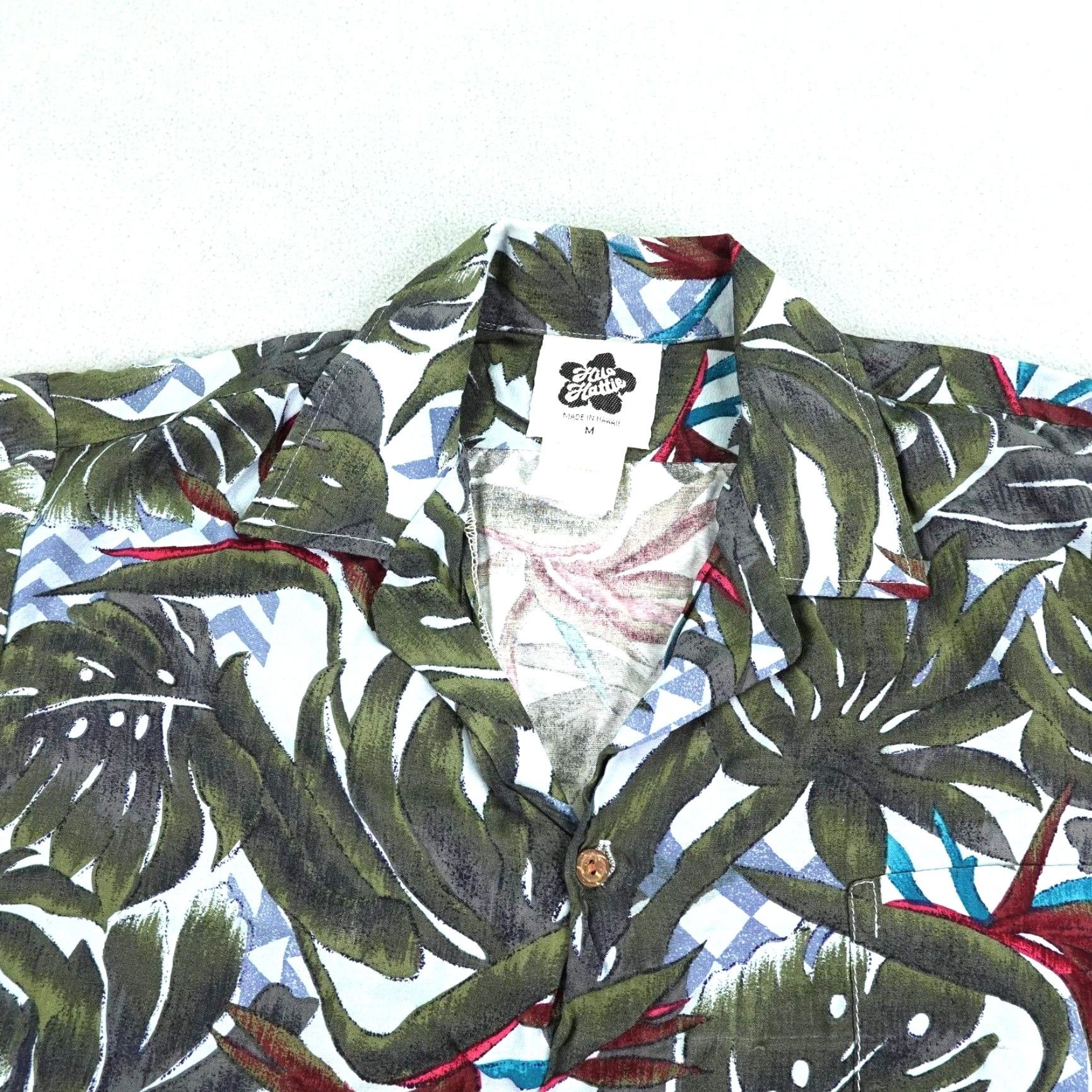 Hilo Hattie VINTAGE Hilo Hattie Shirt Men’s Medium Blue Hawaiian Leaves Button-Up Short Sleeve, 100% Rayon, Floral Pattern, Beach / Tropical Theme, Mens Size US M / EU 48-50 / 2 - 2 Thumbnail