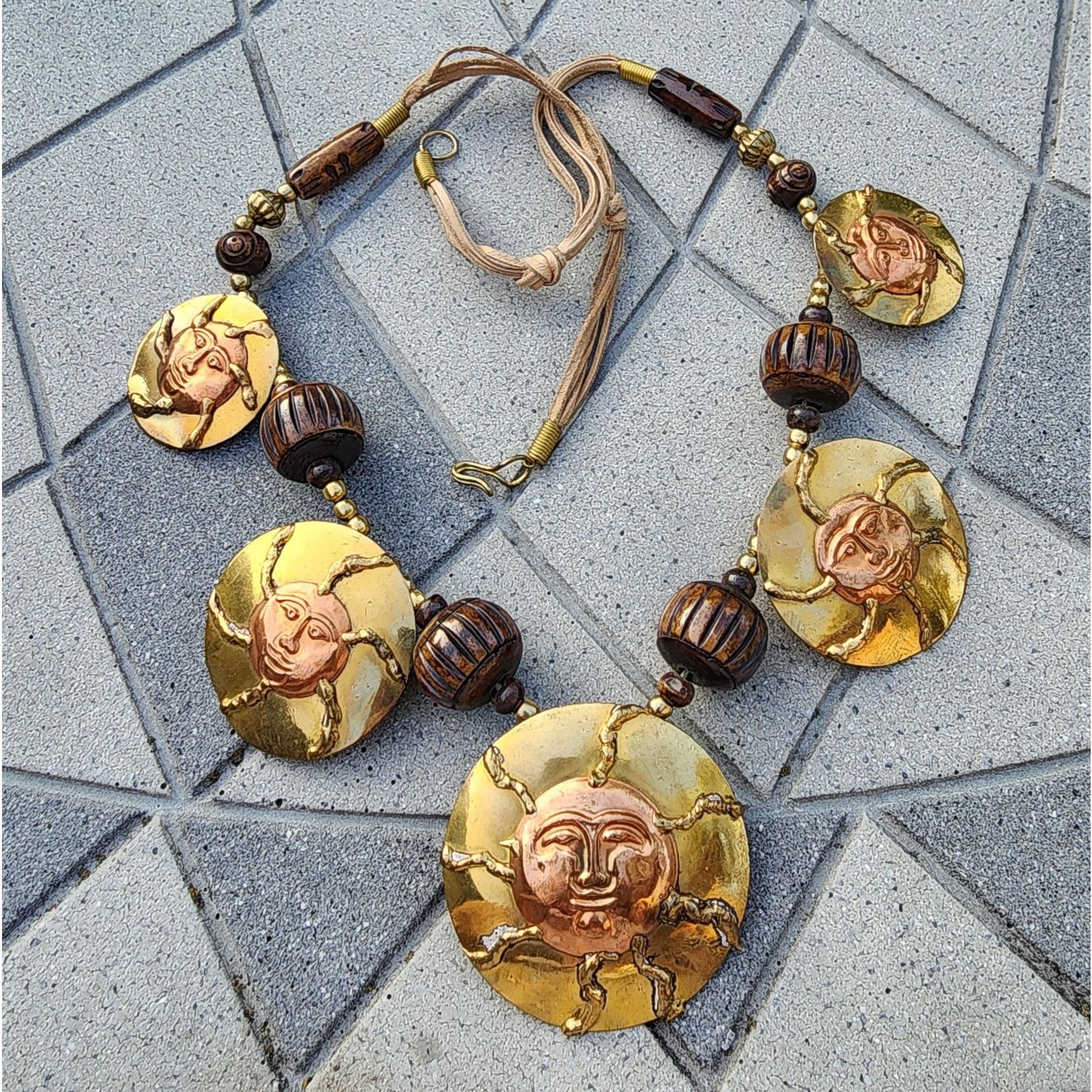 Vintage Artisan Contrast Brass Sun Disc Wood Bead Welded Necklace Size ONE SIZE - 2 Thumbnail
