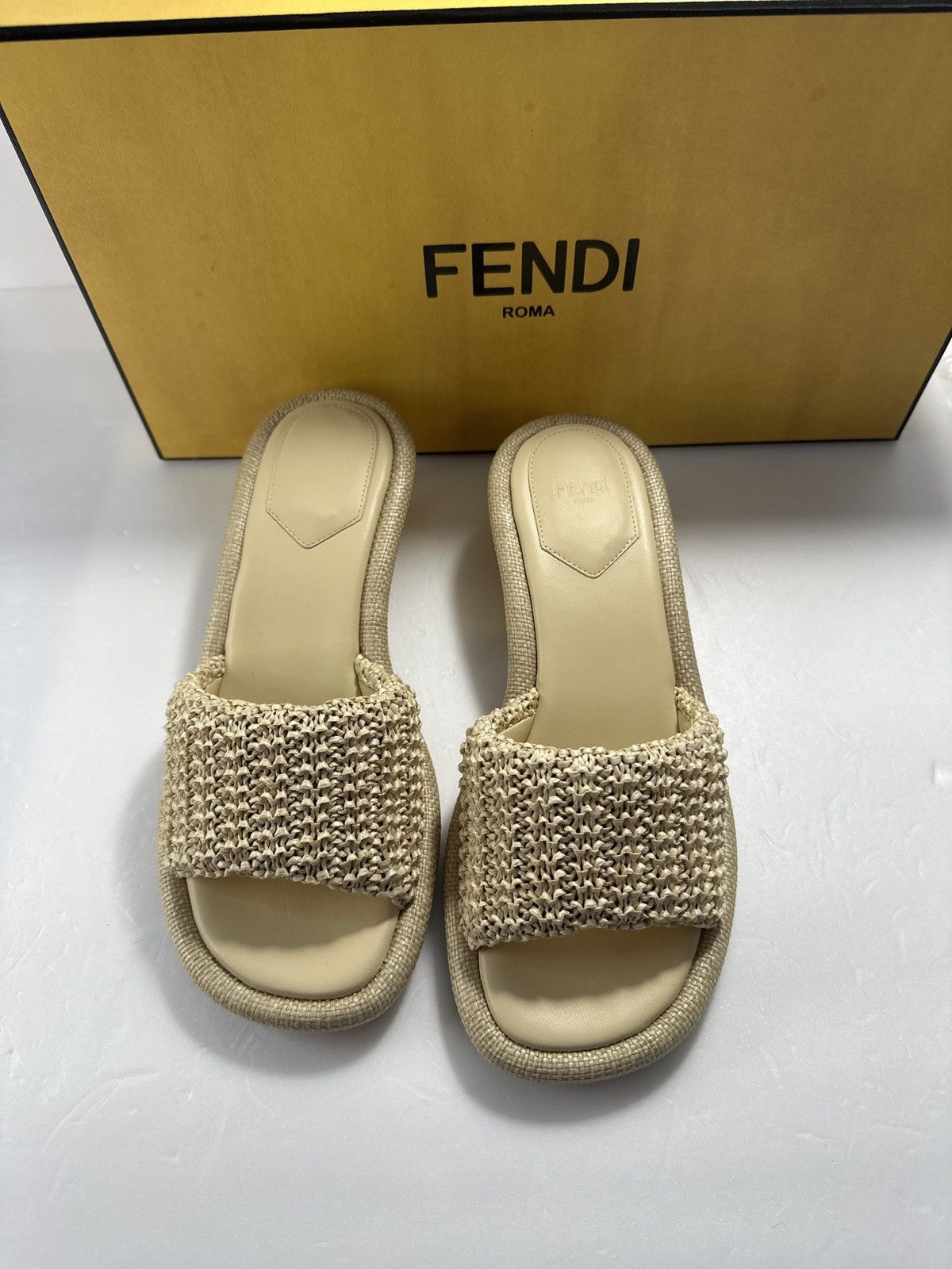 Fendi New Authentic Fendi Baguette Raffia Open-Toe Woven Slip-On S Size US 6 / IT 36 - 14 Thumbnail
