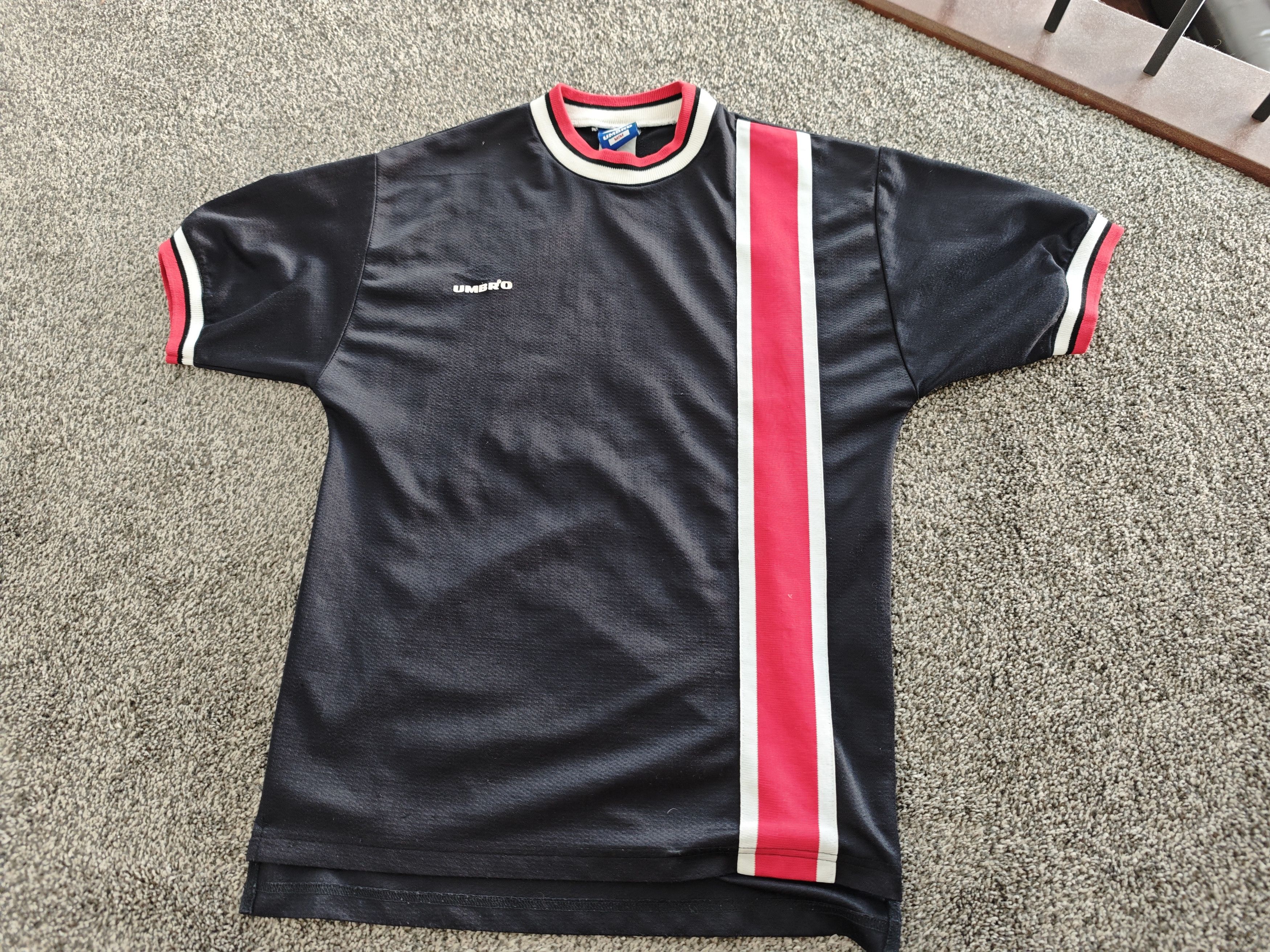 Umbro umbro vintage sports shirt size L Size US M / EU 48-50 / 2 - 1 Thumbnail