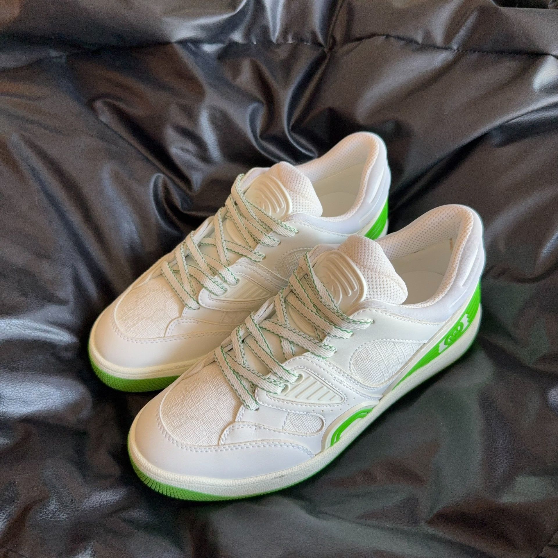 Gucci Gucci Green Lowtop Sneakers 36 Women Size US 6 / IT 36 - 1 Thumbnail