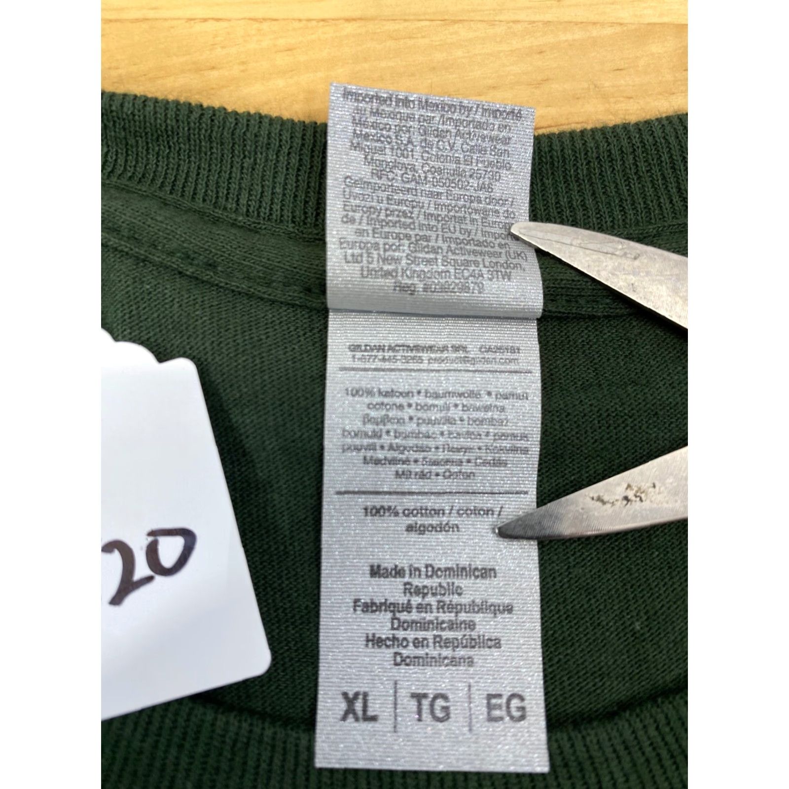 Gildan Gildan Mens Green Milwaukee Bucks T-shirt Size XL NBA Basketball Distress #1520 Size US XL / EU 56 / 4 - 5 Thumbnail