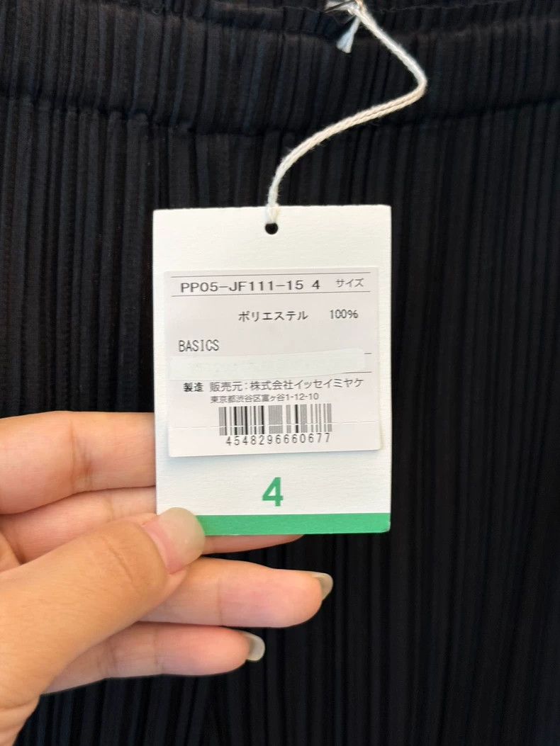 Issey Miyake Issey Miyake size:4 Black pleated straight-leg pants Size 31" - 3 Thumbnail