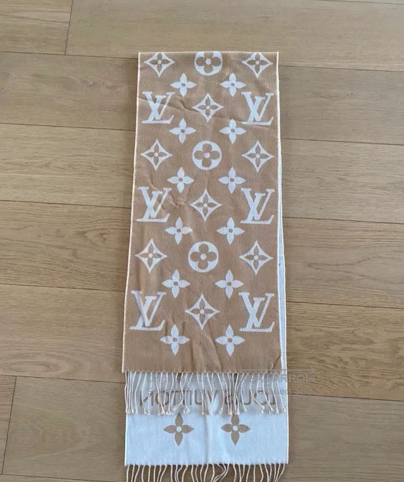 Louis Vuitton Louis Vuitton Camel wool logo tassel scarf Size ONE SIZE - 1 Thumbnail