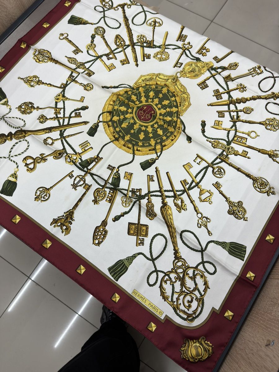 Hermes Hermes silk scarf keys les cles . Rare ,90s vintage Size ONE SIZE - 1 Thumbnail