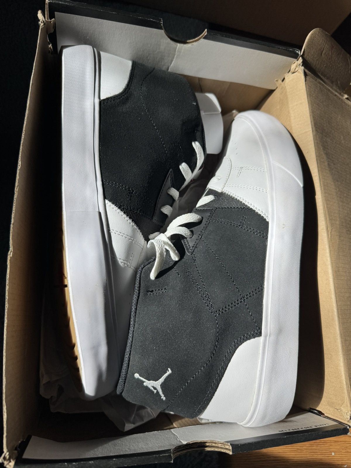 Jordan Brand Jordan Series Mid Black / White Size US 11 / EU 44 - 2 Thumbnail