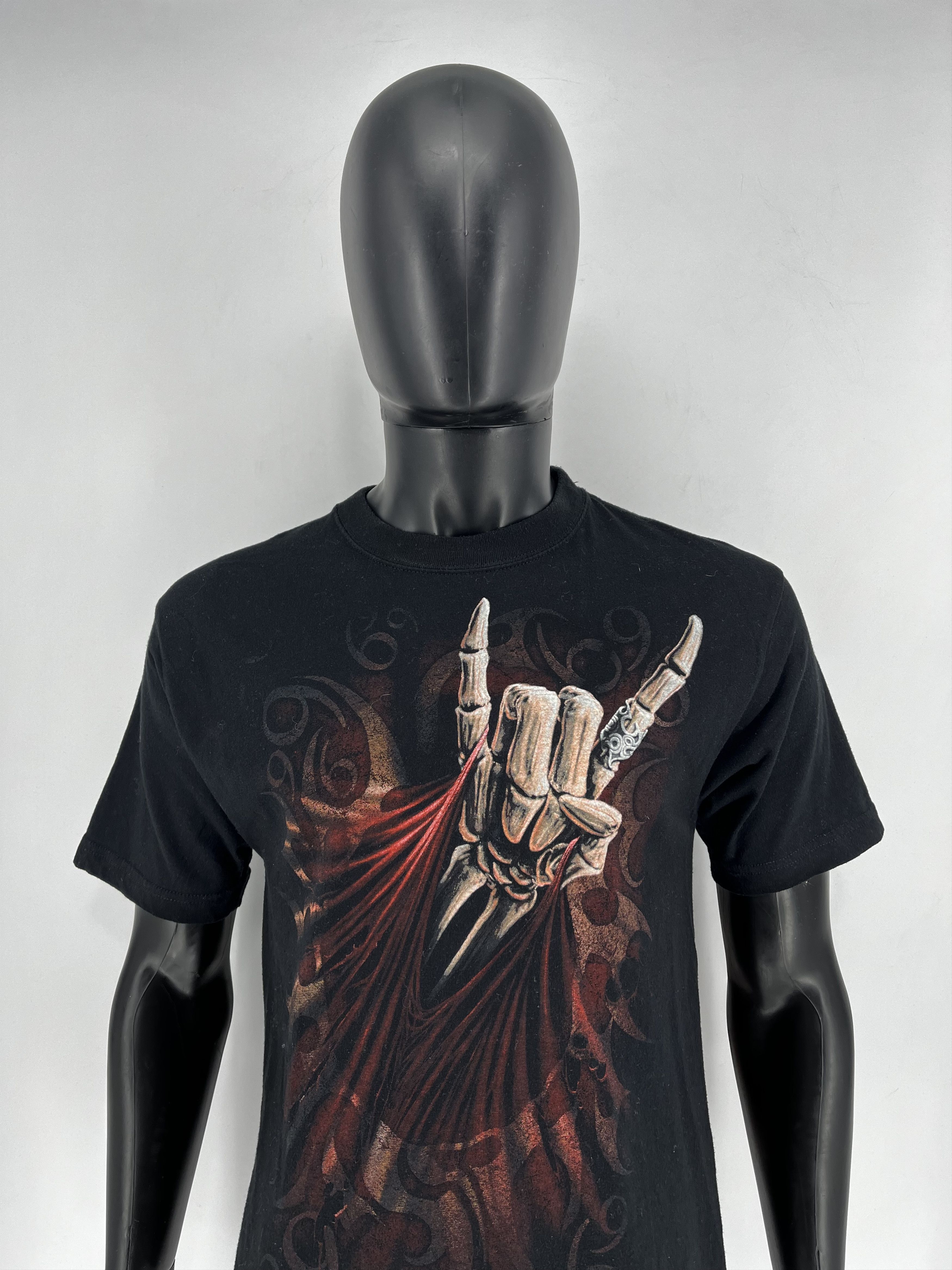 Band Tees VINTAGE GOTHIC SPIRAL SKULL Y2K GRUNGE PUNK ROCK Size US M / EU 48-50 / 2 - 2 Thumbnail