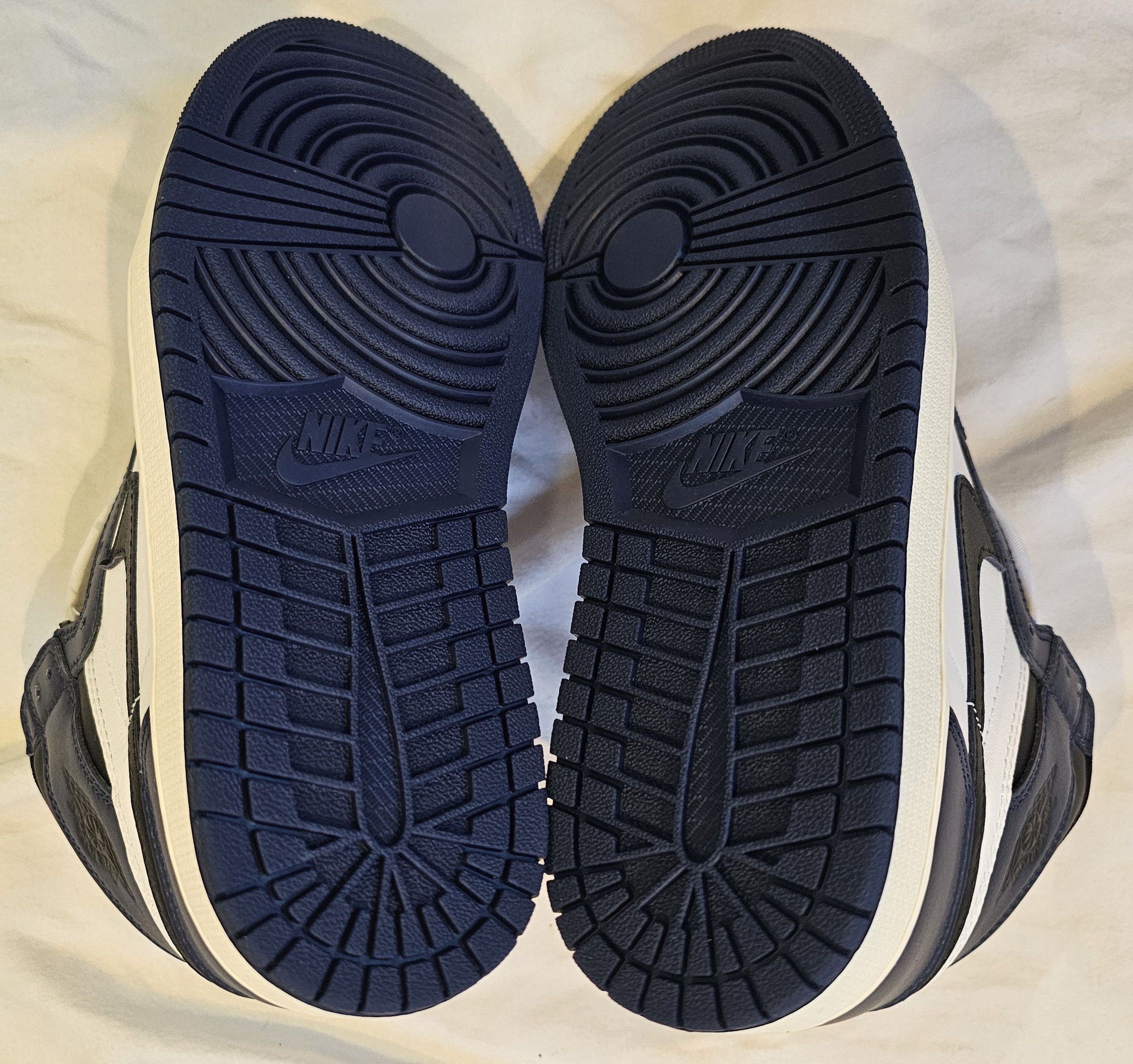 Jordan Brand × Nike JORDAN 1 RETRO HIGH OG MIDNIGHT NAVY Size US 6 / EU 39 - 4 Thumbnail