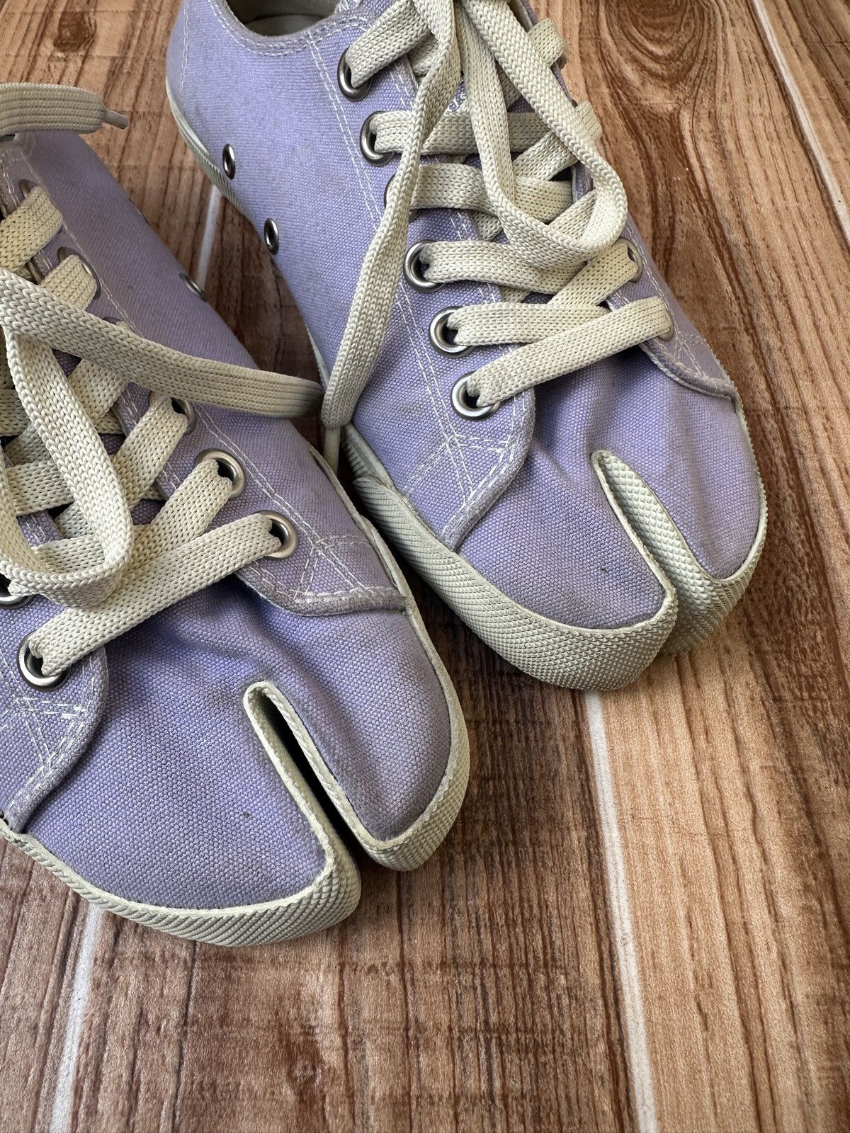 Maison Margiela Maison Martin Margiela TABI Purple Canvas Low Top Sneakers Size US 7.5 / IT 37.5 - 15 Thumbnail