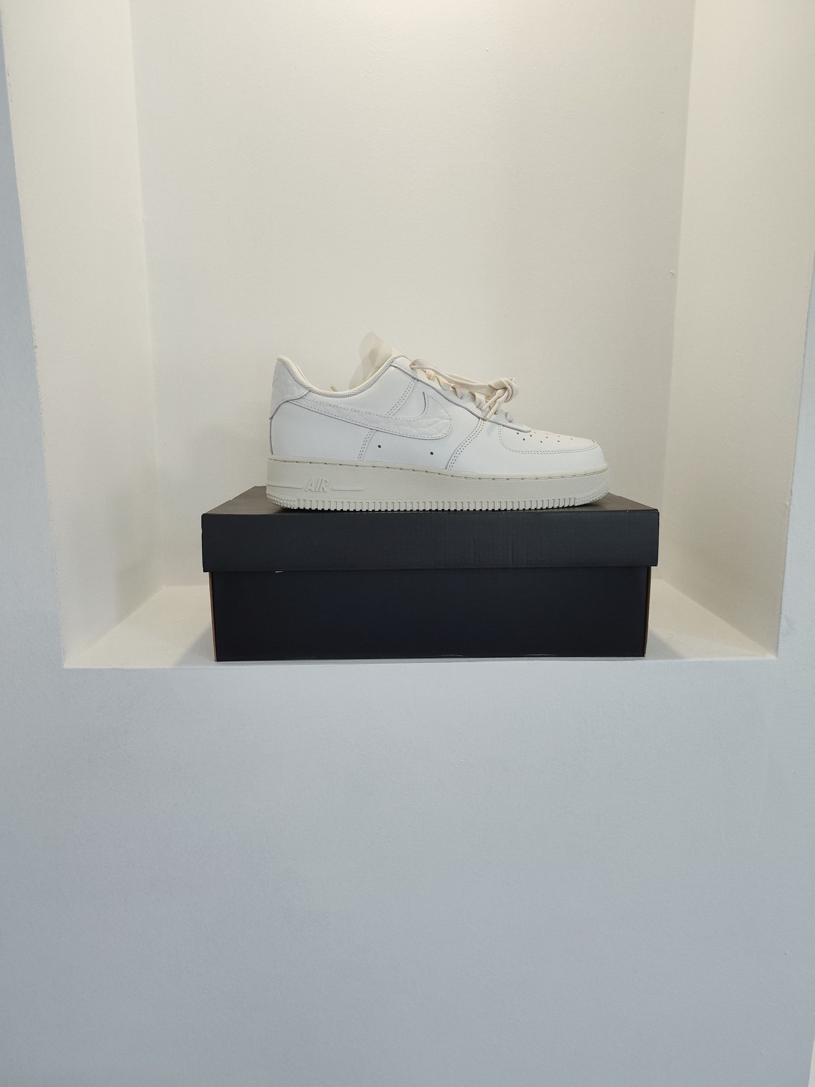 Nike Nike Air Force 1 Lo Premium Size US 7 / IT 37 - 1 Thumbnail