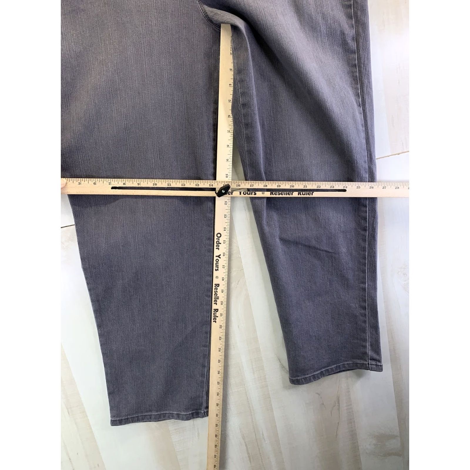 Gloria Vanderbilt Gloria Vanderbilt Amanda Sculpt Stretch Slimming Gray Wash Jeans Size 18 NWT Regular 5-Pocket Design Women's Jeans Size 40" / US 18 - 4 Thumbnail