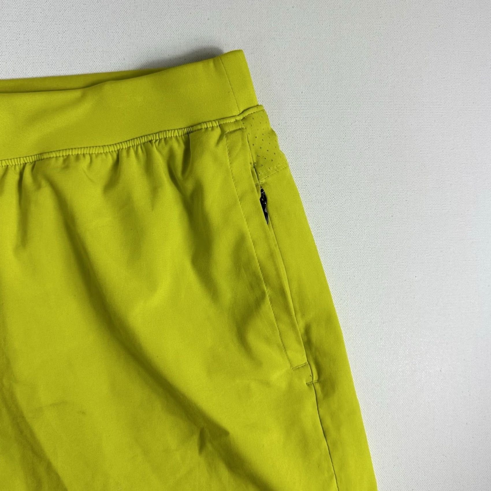 Old Navy Old Navy Go-Dry Shorts Men's Large Yellow Pockets Active Go Gym Train 6 inches Size US 33 - 3 Thumbnail