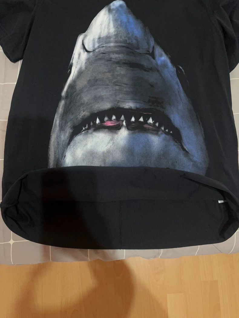 Givenchy Givenchy Classic Large Shark Short Sleeve T-Shirt 2505-Next Size US M / EU 48-50 / 2 - 3 Thumbnail