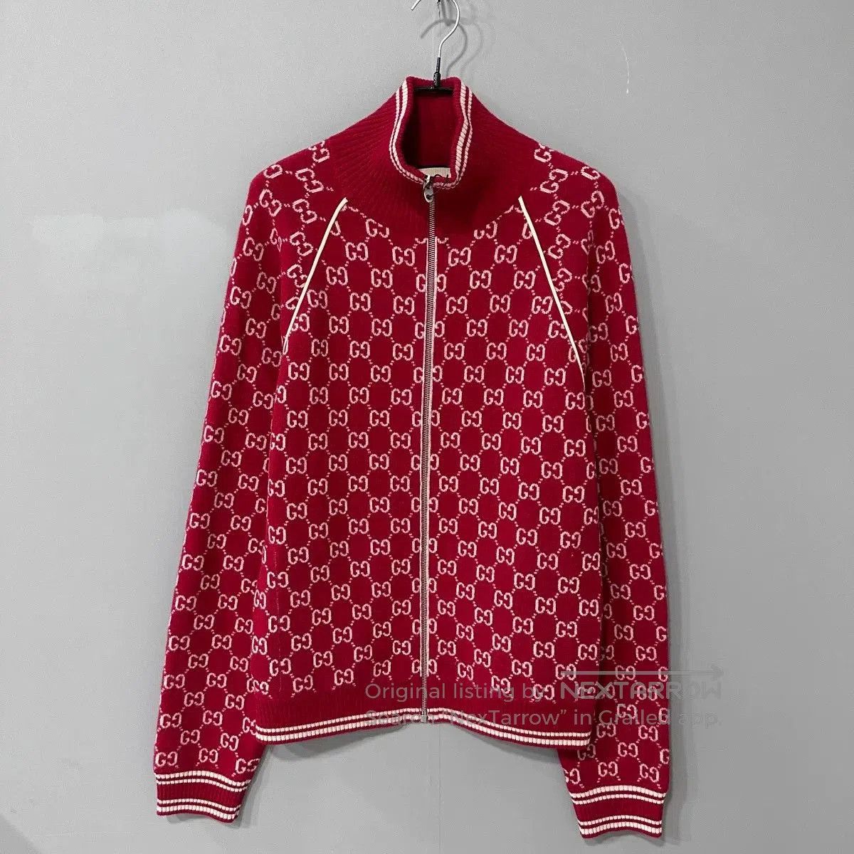 gucci red logo zip-up jacket size M.