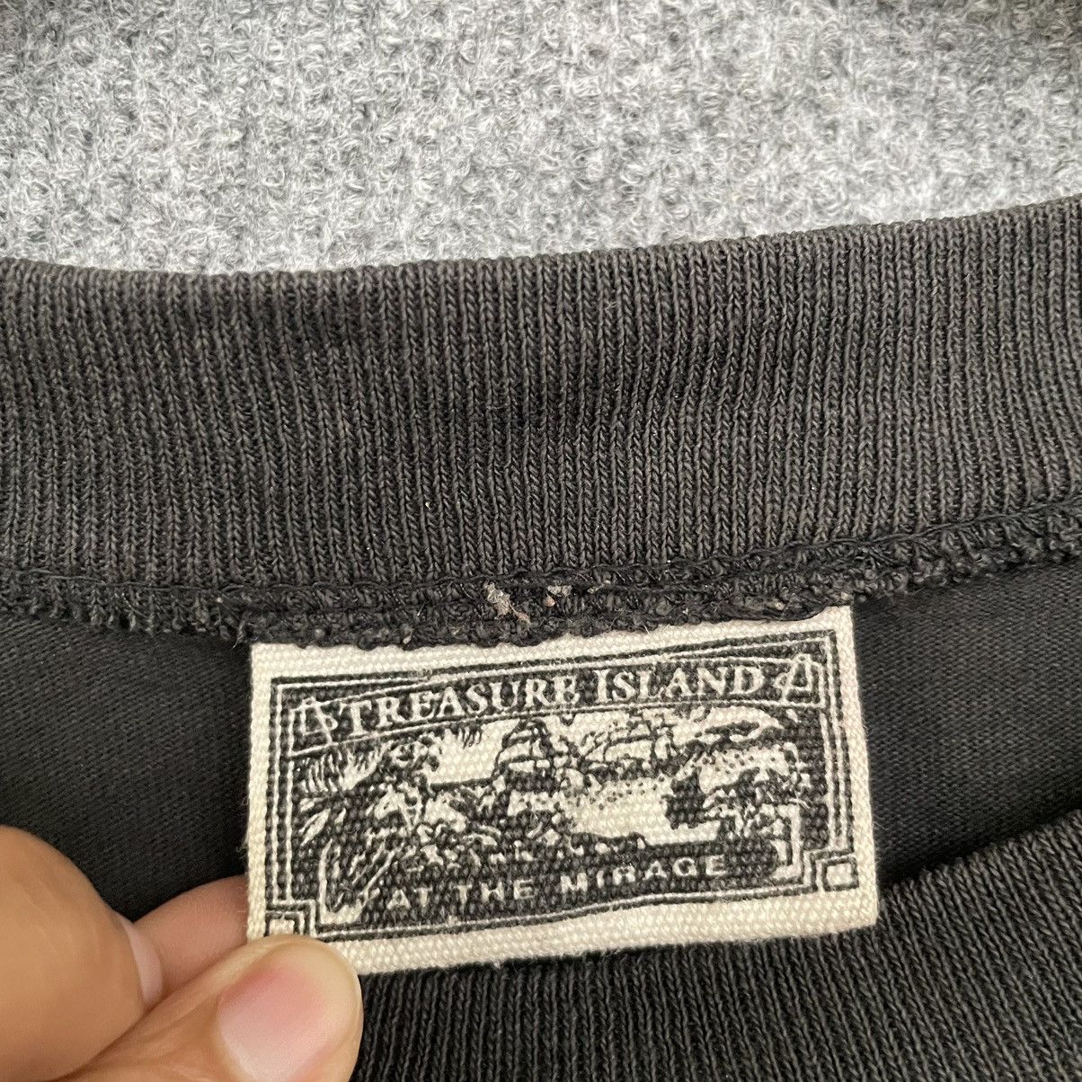 Affliction × Vintage 1990s Treasure Island At The Mirage Skulls Promo T Shirt Size US XL / EU 56 / 4 - 7 Thumbnail