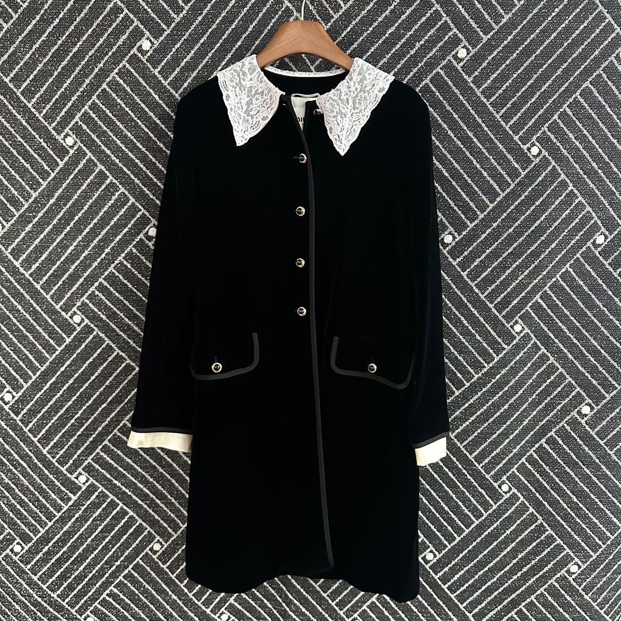 Miu Miu MIU MIU black velvet coat 40 new with tags Size M / US 6-8 / IT 42-44 - 1 Thumbnail
