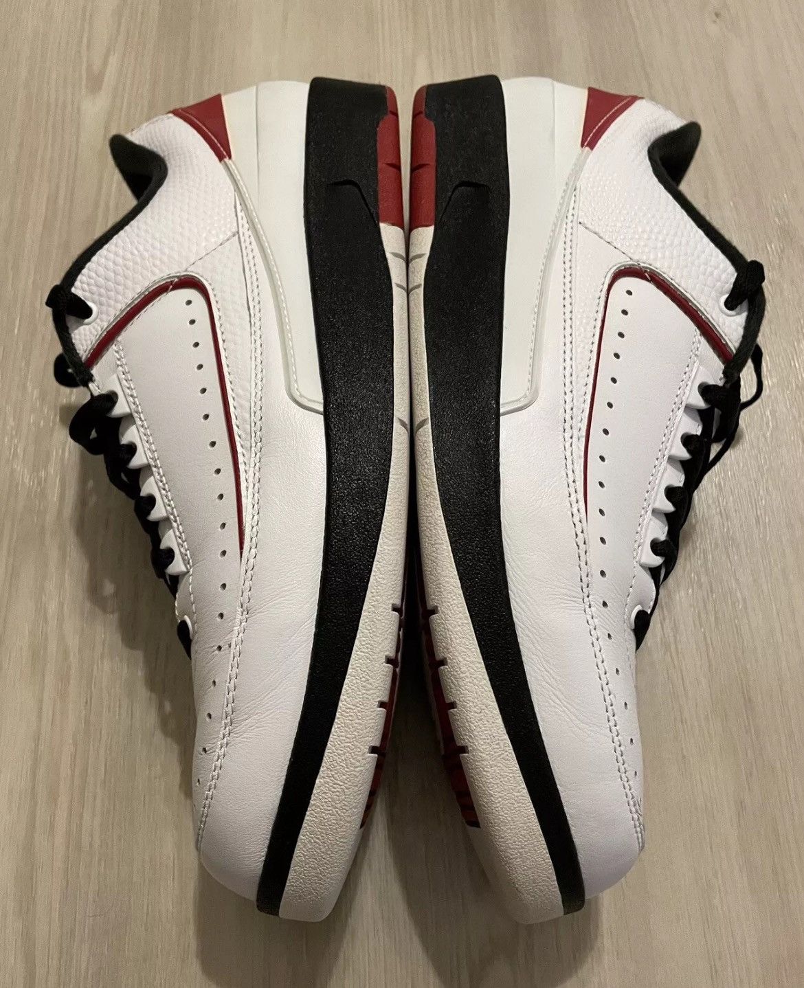 Jordan Brand × Nike Nike Air Jordan 2 Retro Low Chicago 832819-101 Mens Sz 10.5 Size US 10.5 / EU 43-44 - 3 Thumbnail