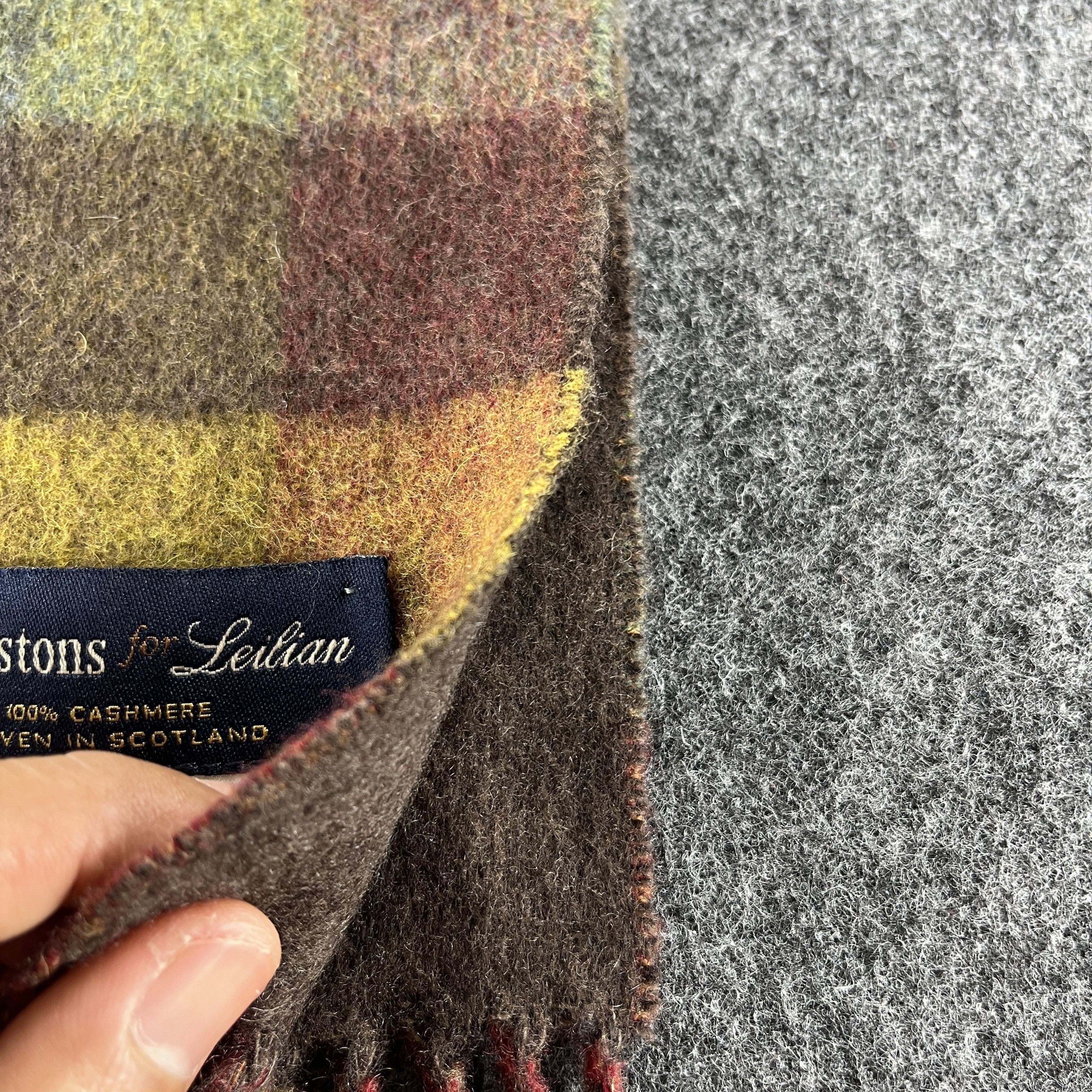 Johnstons Of Elgin Johnstons for Leilian Scarf / Muffler / Neckwear T1151 Size ONE SIZE - 8 Thumbnail