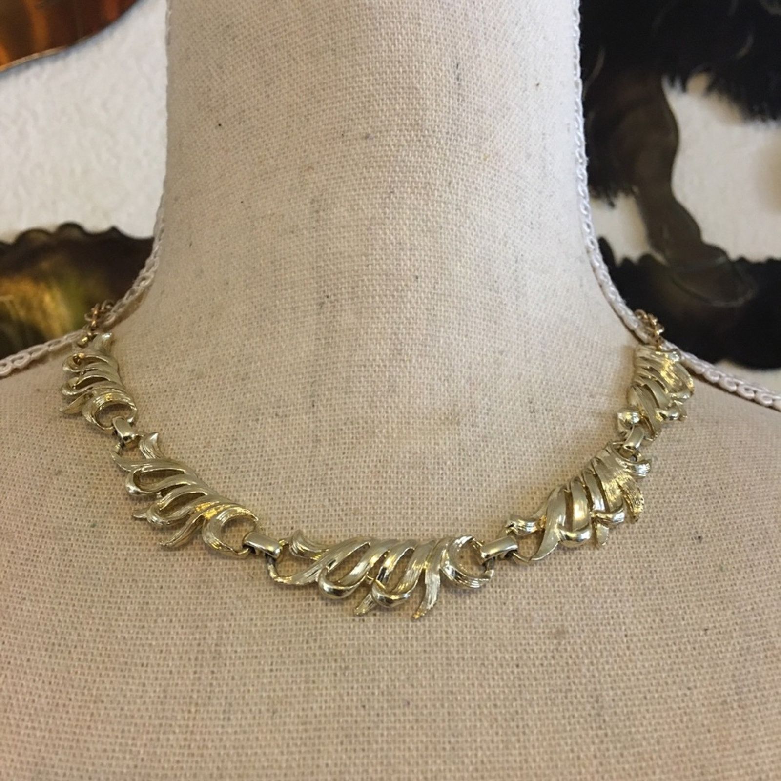 Vintage Vintage 60s Coro textured gold tone jewelry set Size ONE SIZE - 1 Thumbnail