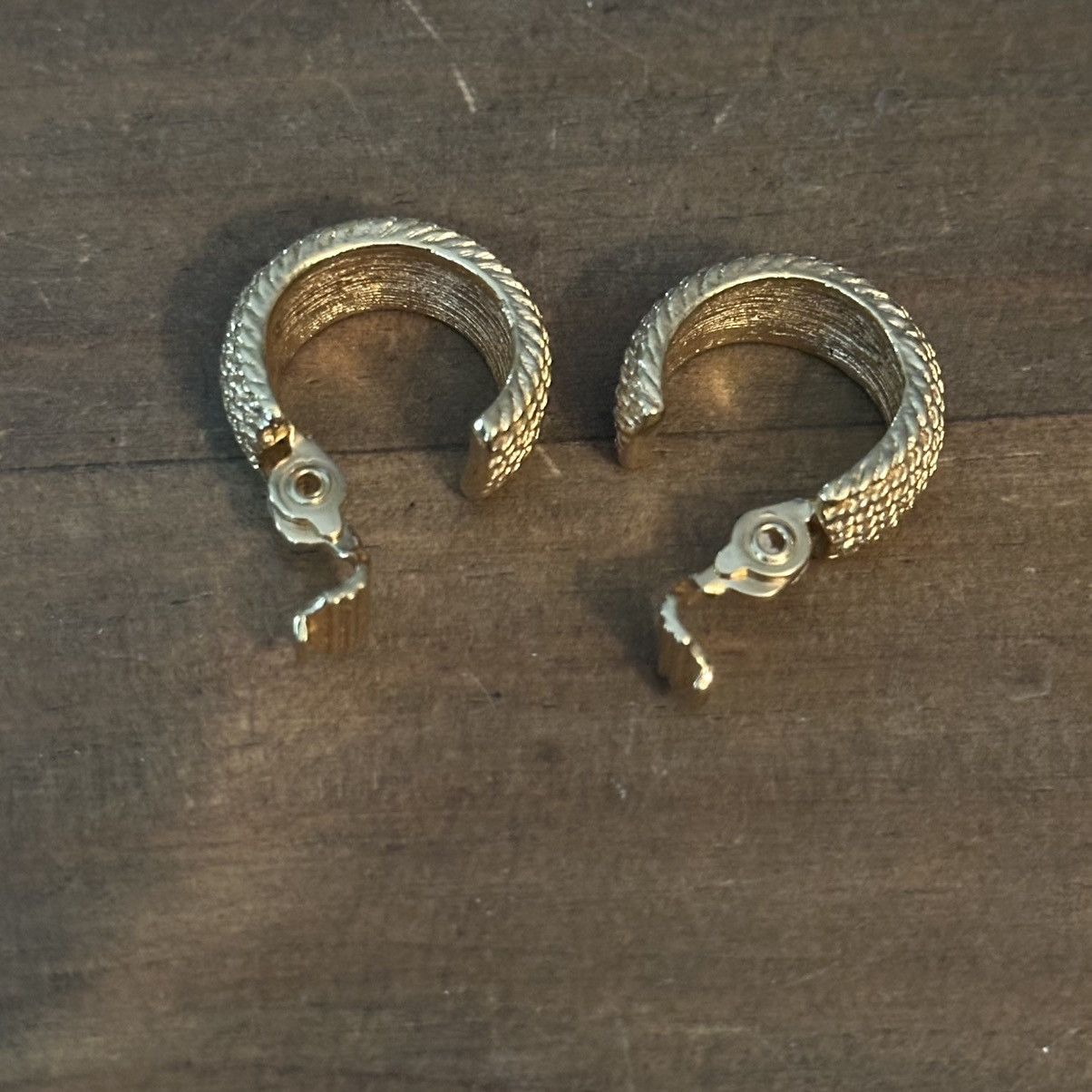 Monet Vintage Monet textured gold tone thick hoop clip on earrings Size ONE SIZE - 4 Thumbnail