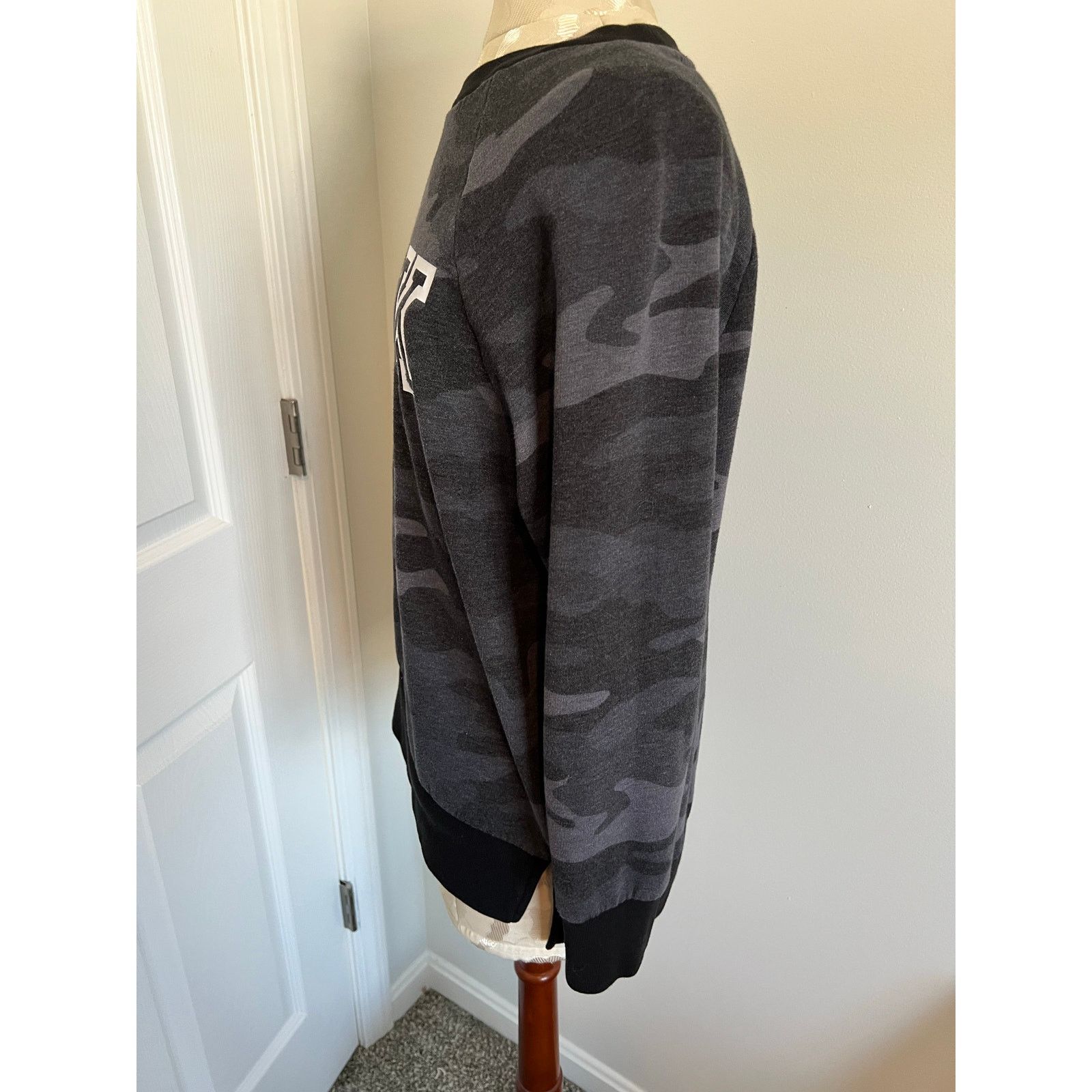 Pink Victoria’s Secret PINK Camo Crewneck Pullover Sweatshirt XS Size XS / US 0-2 / IT 36-38 - 3 Thumbnail